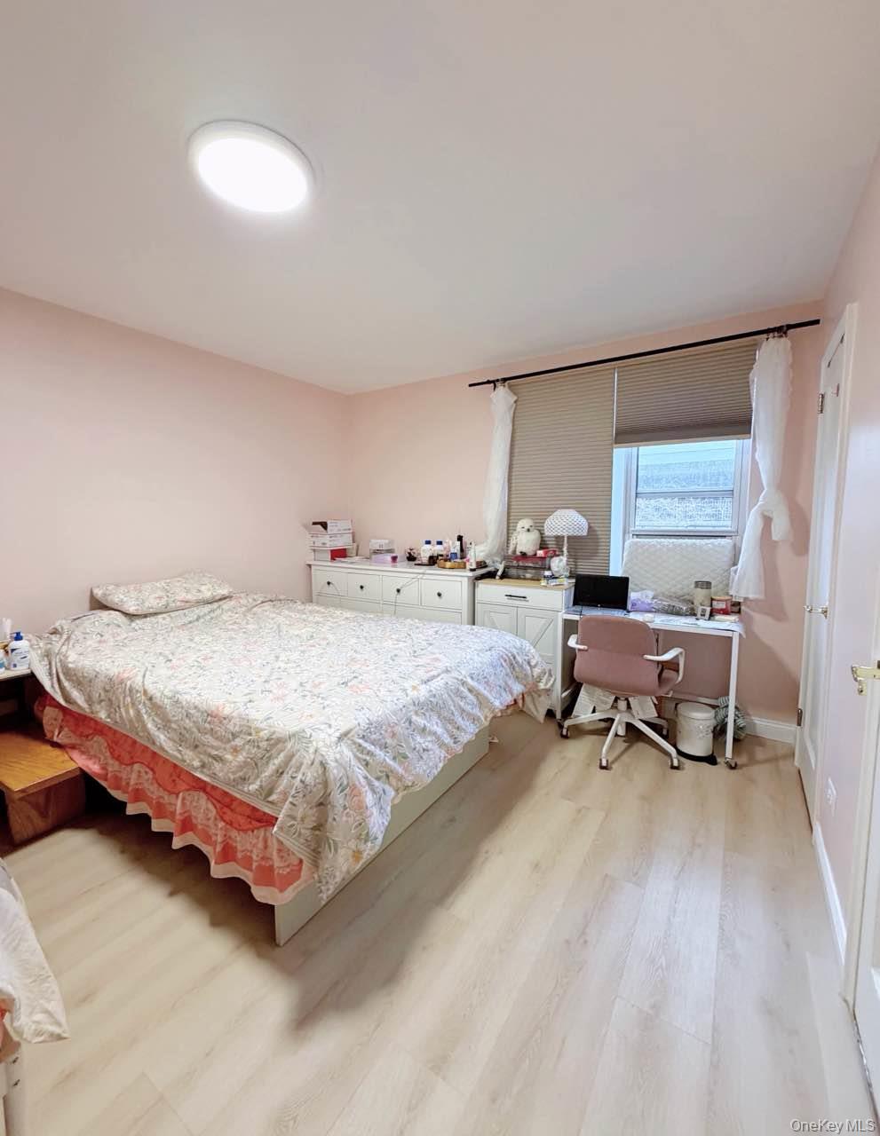 #2 photo, 12010 85th Avenue, কুইন্‌স Kew Gardens , NY 11415