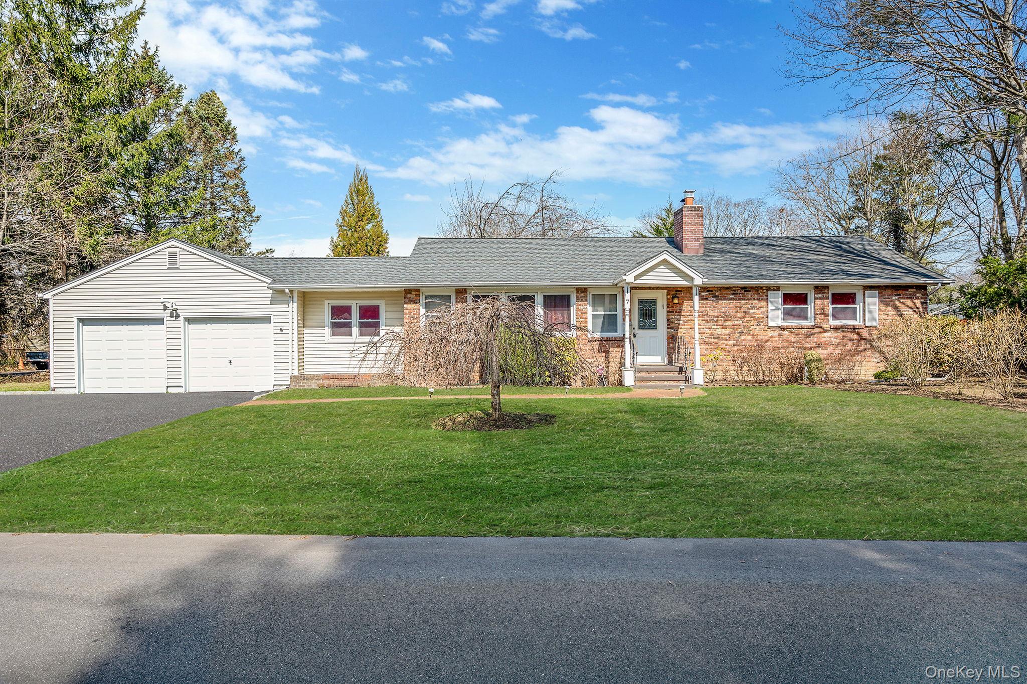 #1 photo, 7 Judith Drive, সাফোক কাউন্টি Greenlawn , NY 11740