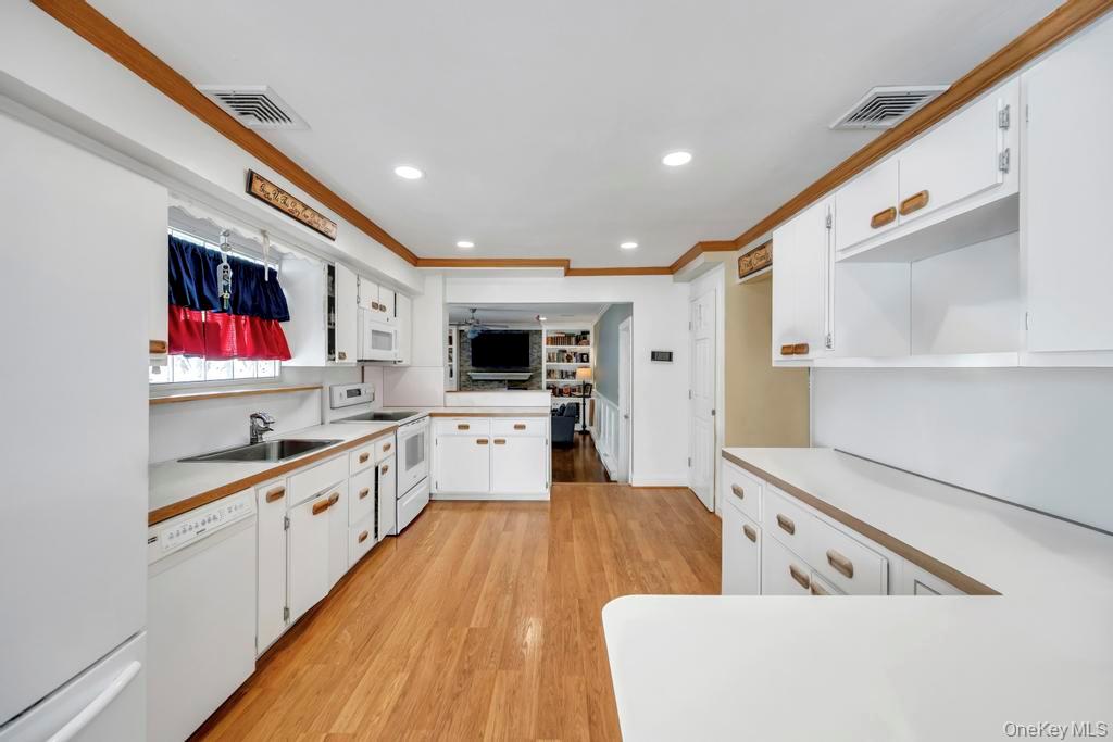 #13 photo, 30 County Line Road, Farmingdale , NY 11735