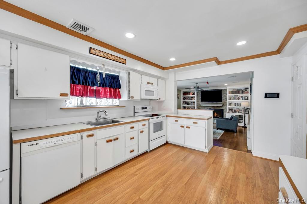 #14 photo, 30 County Line Road, Farmingdale , NY 11735