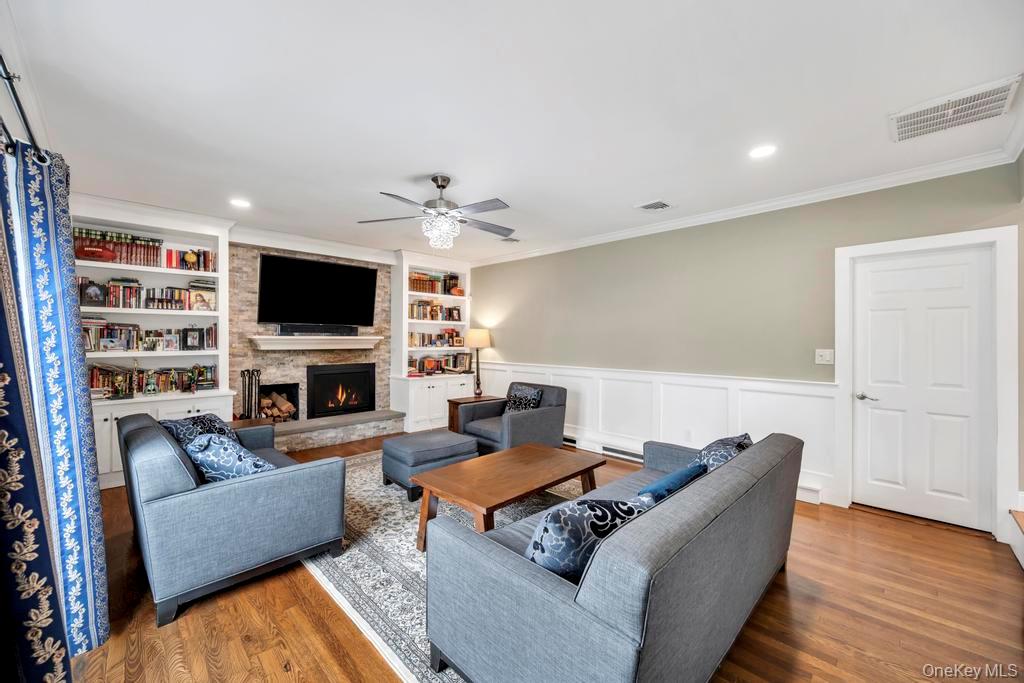 #17 photo, 30 County Line Road, Farmingdale , NY 11735