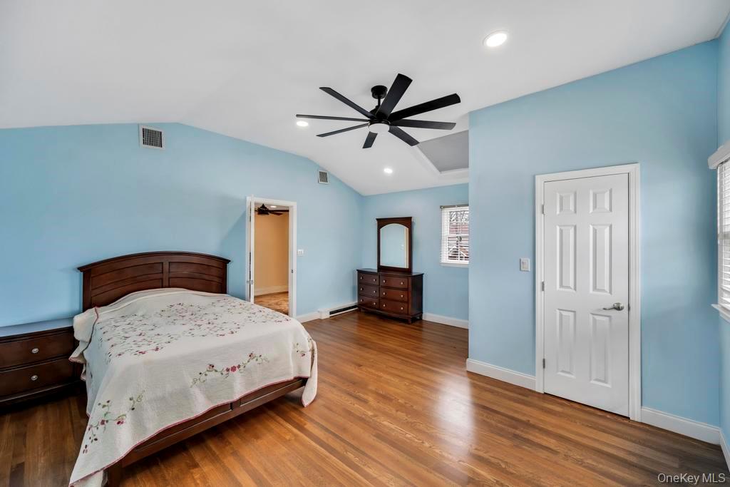 #20 photo, 30 County Line Road, Farmingdale , NY 11735