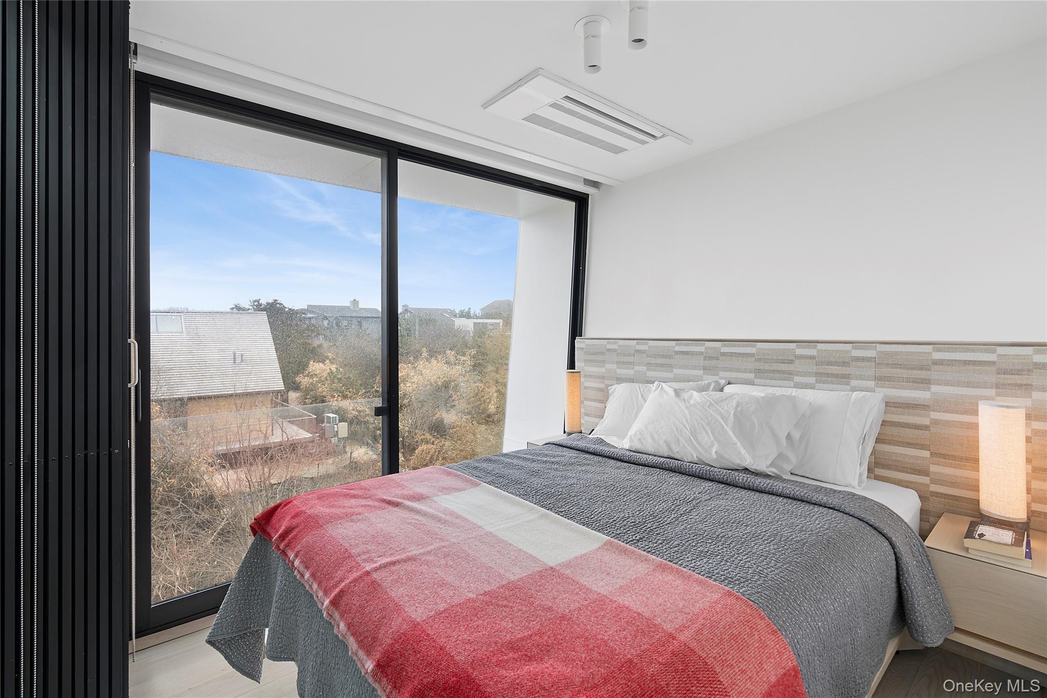 #18 photo, 9 Ocean Lane, Amagansett , NY 11930