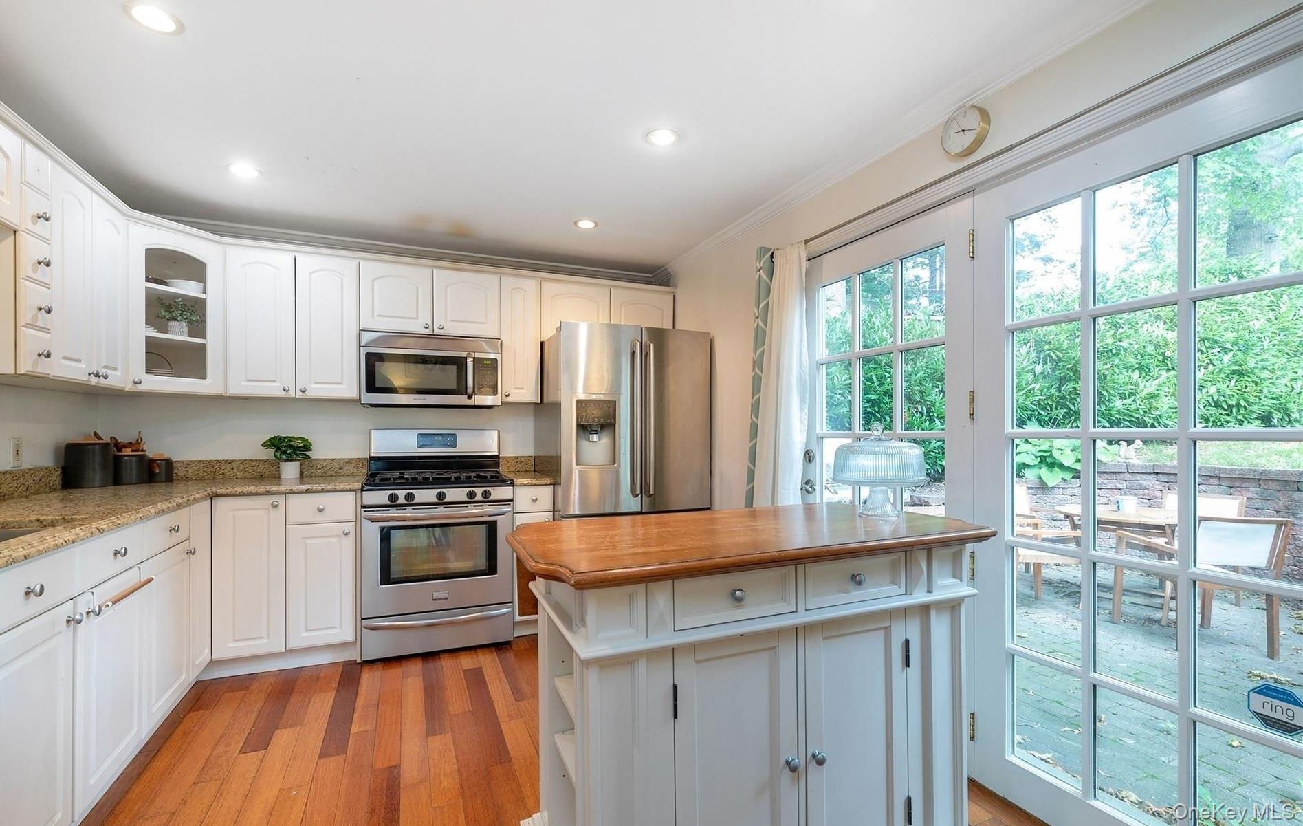 #2 photo, 1 Motts Lane, নাসাউ কাউন্টি Glenwood Landing , NY 11547