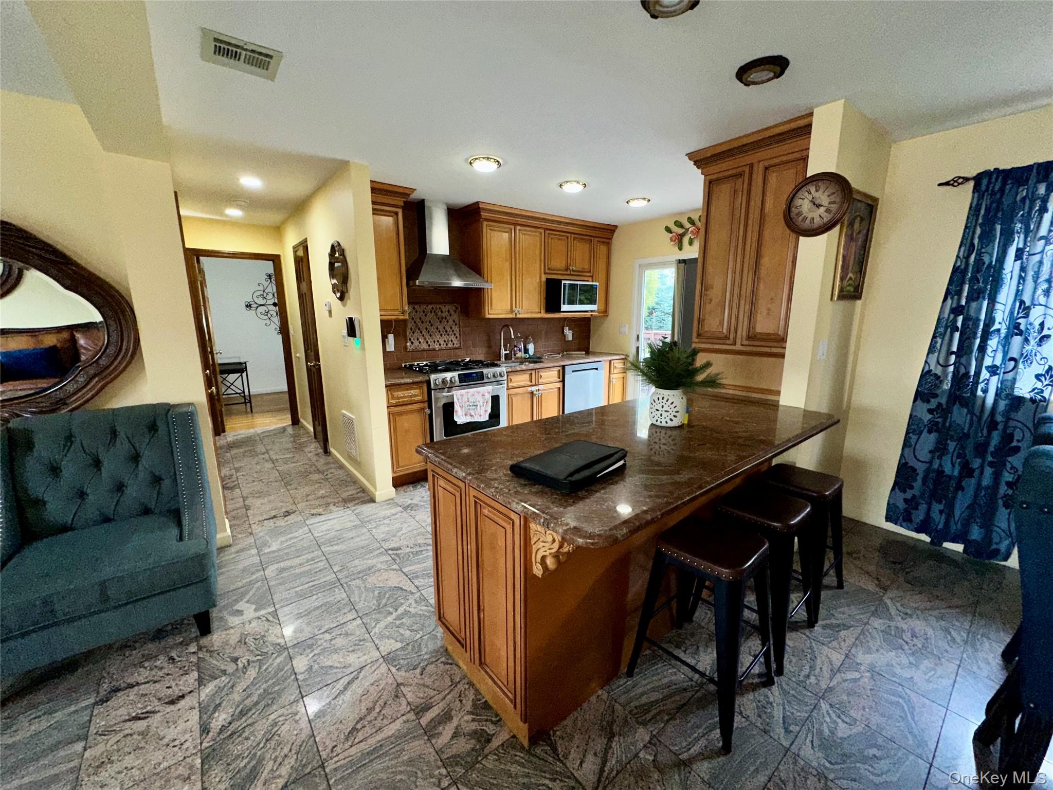 #3 photo, 1316 McClure Avenue, নাসাউ কাউন্টি Elmont , NY 11003