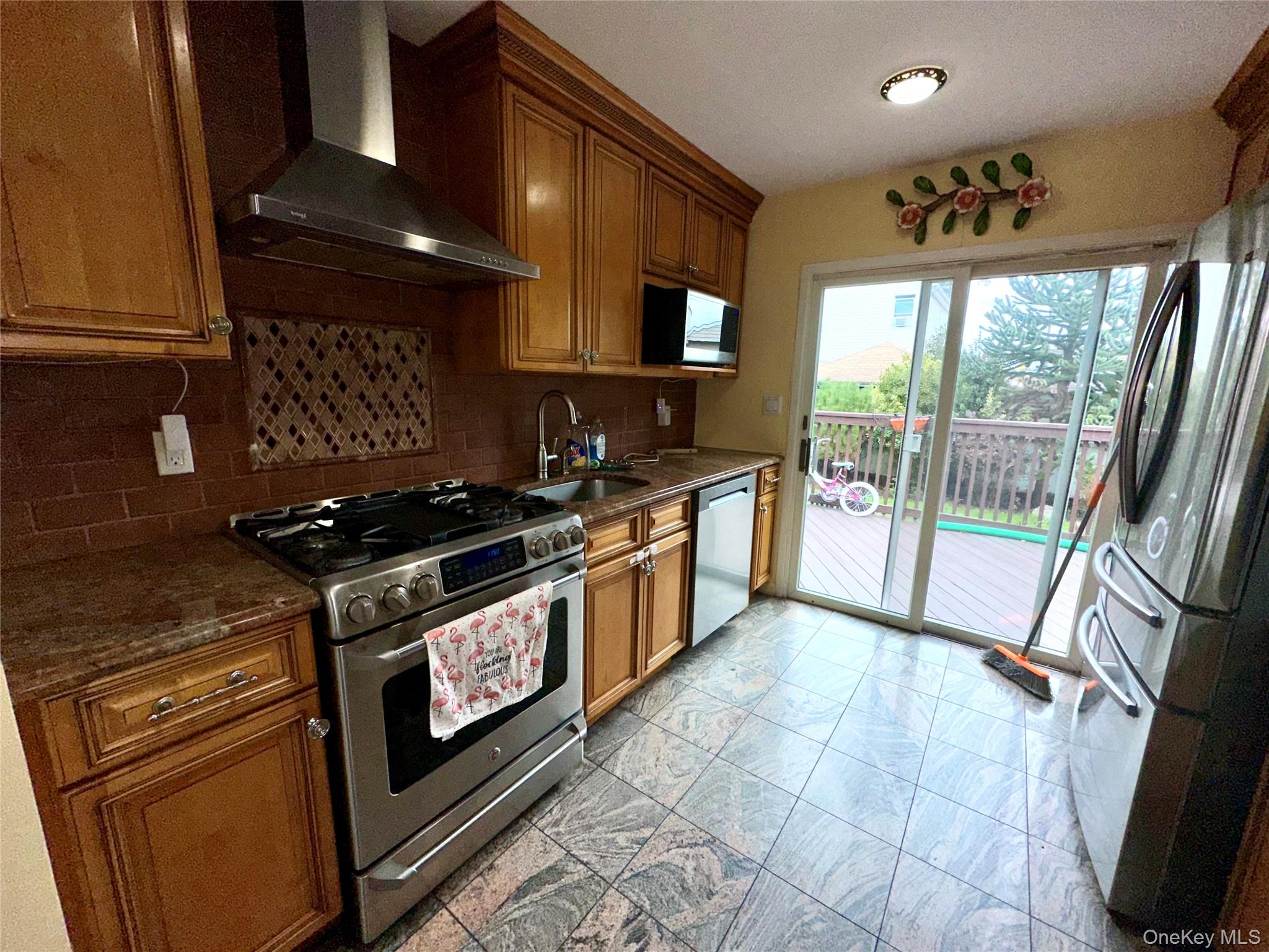 #4 photo, 1316 McClure Avenue, নাসাউ কাউন্টি Elmont , NY 11003