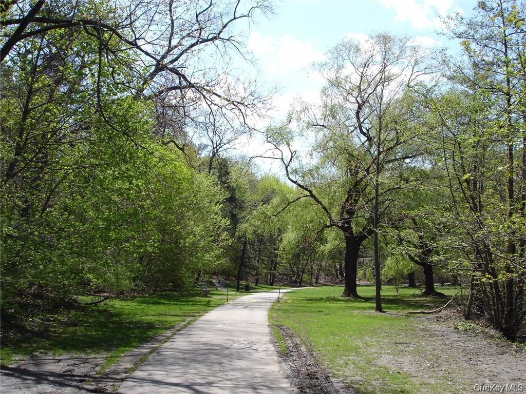 #13 photo, 1 Consulate Drive, Tuckahoe , NY 10707