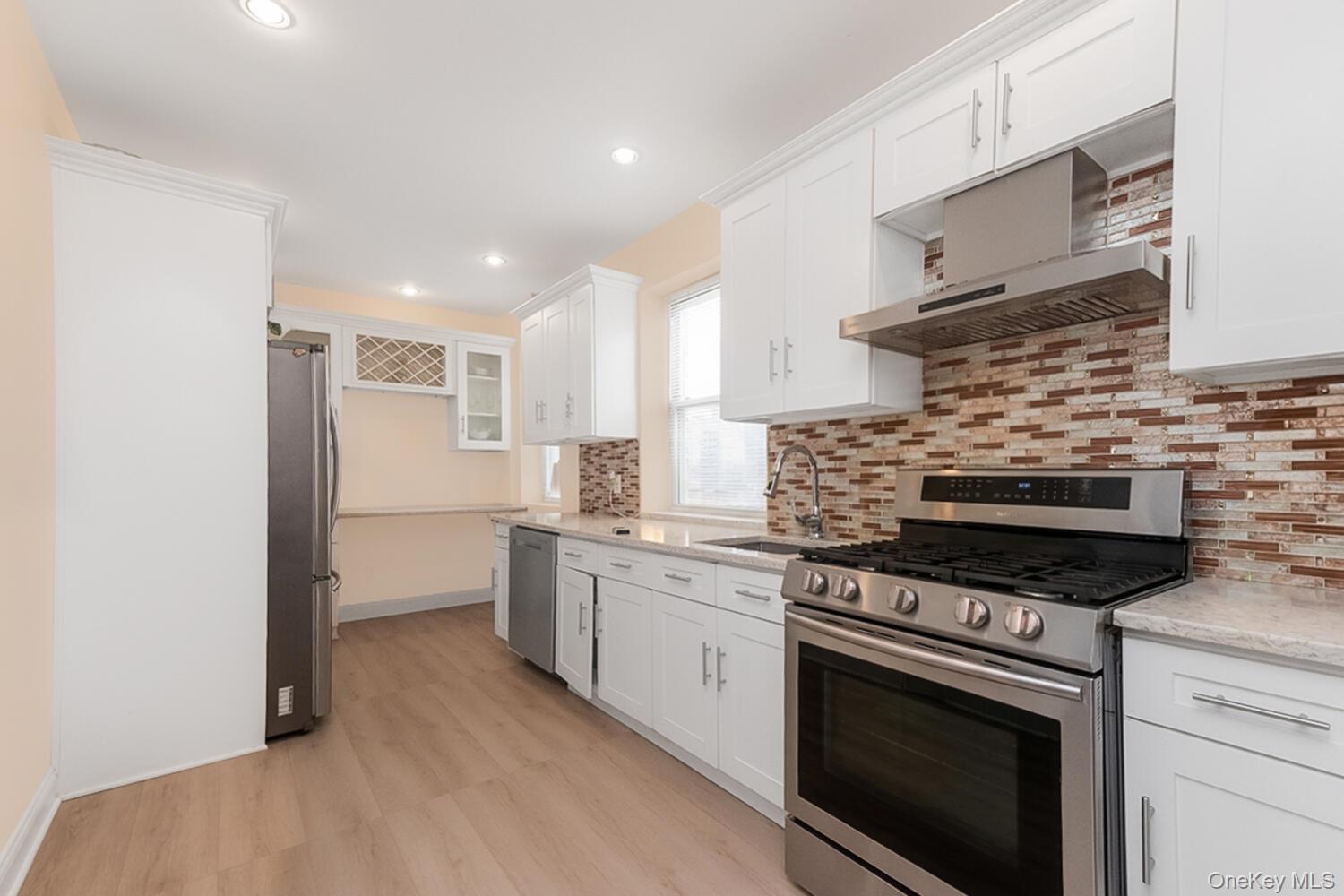 #12 photo, 210 W 179th Street, Bronx , NY 10453