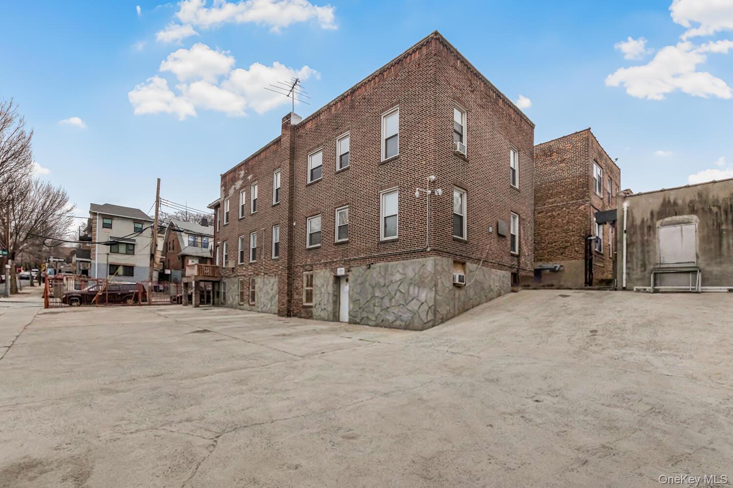 #2 photo, 210 W 179th Street, Bronx , NY 10453