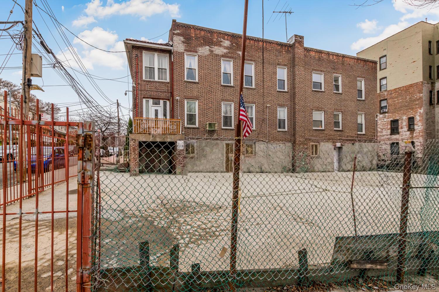 #4 photo, 210 W 179th Street, Bronx , NY 10453