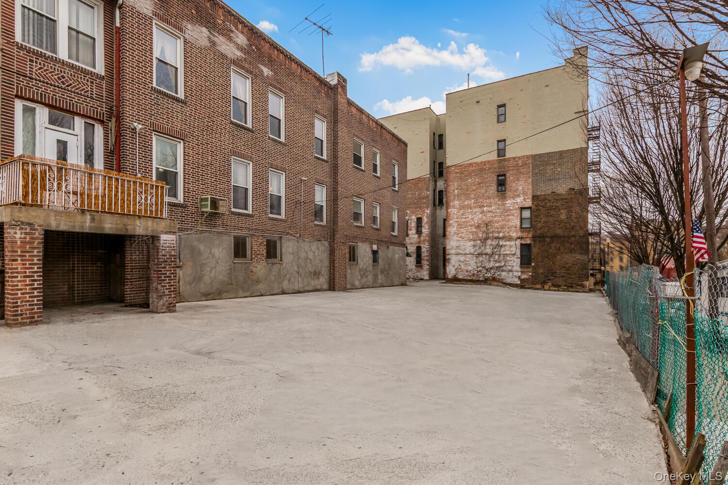 #8 photo, 210 W 179th Street, Bronx , NY 10453