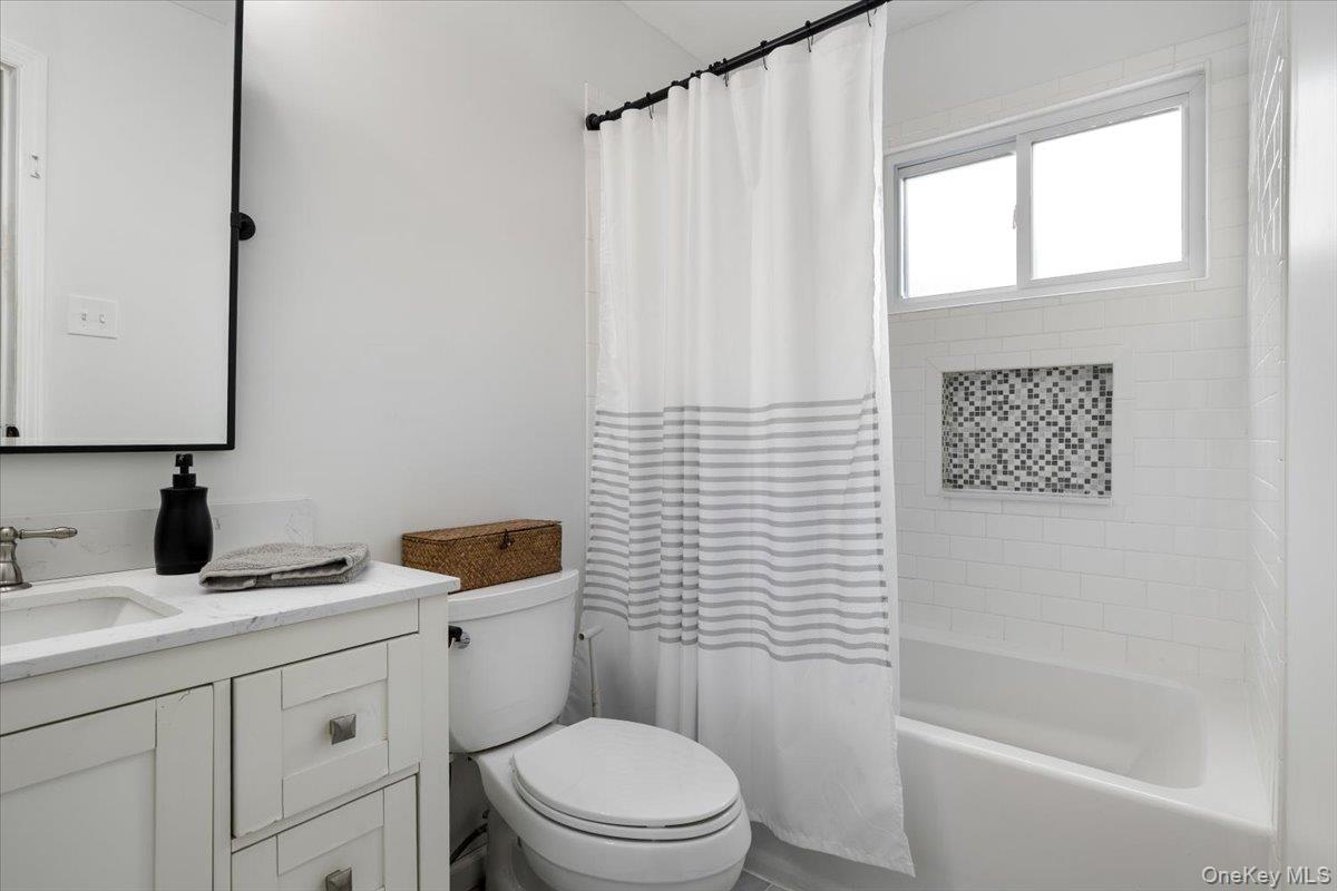 #10 photo, 80 Lumur Drive, সাফোক কাউন্টি Sayville , NY 11782