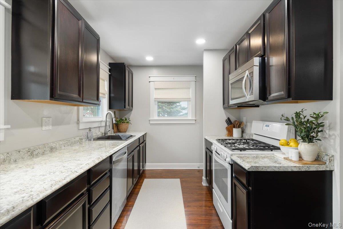 #3 photo, 80 Lumur Drive, সাফোক কাউন্টি Sayville , NY 11782