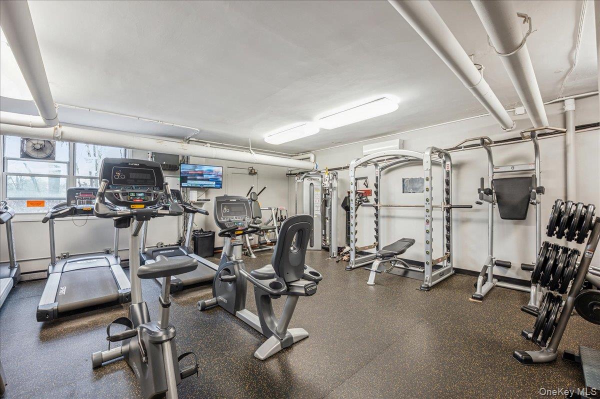 #17 photo, 3935 Blackstone Avenue, ব্রঙ্কস Bronx , NY 10471