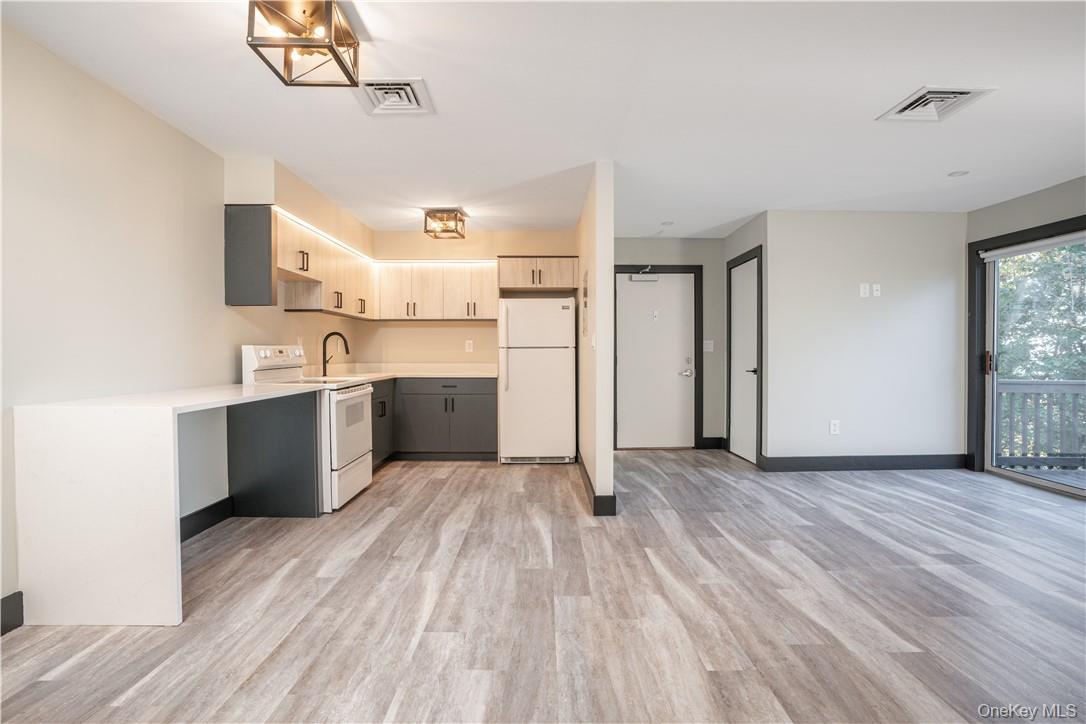 #8 photo, 8-12 S Boulevard, Nyack , NY 10960