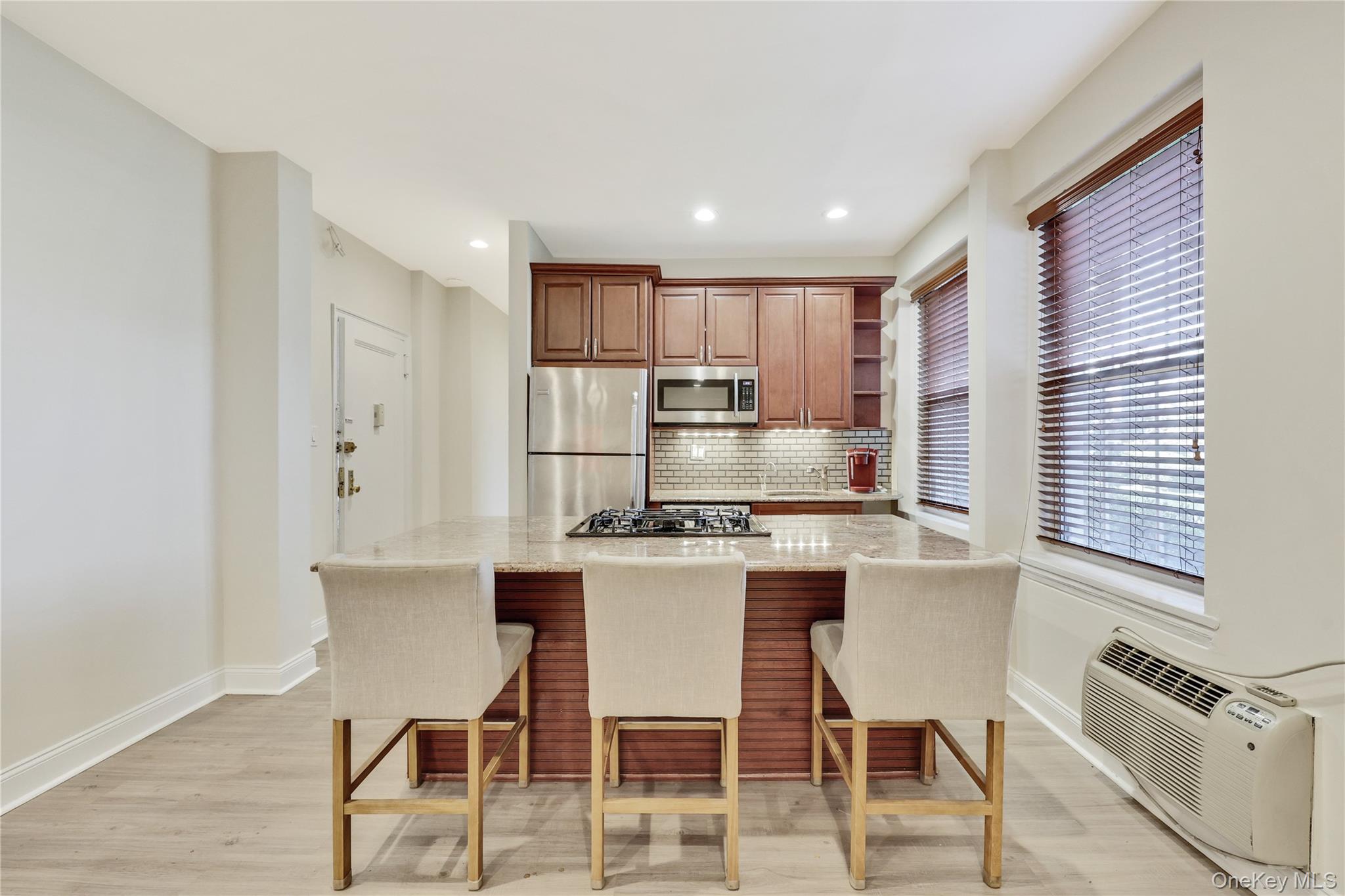 #13 photo, 819 Broadway, নাসাউ কাউন্টি Woodmere , NY 11598