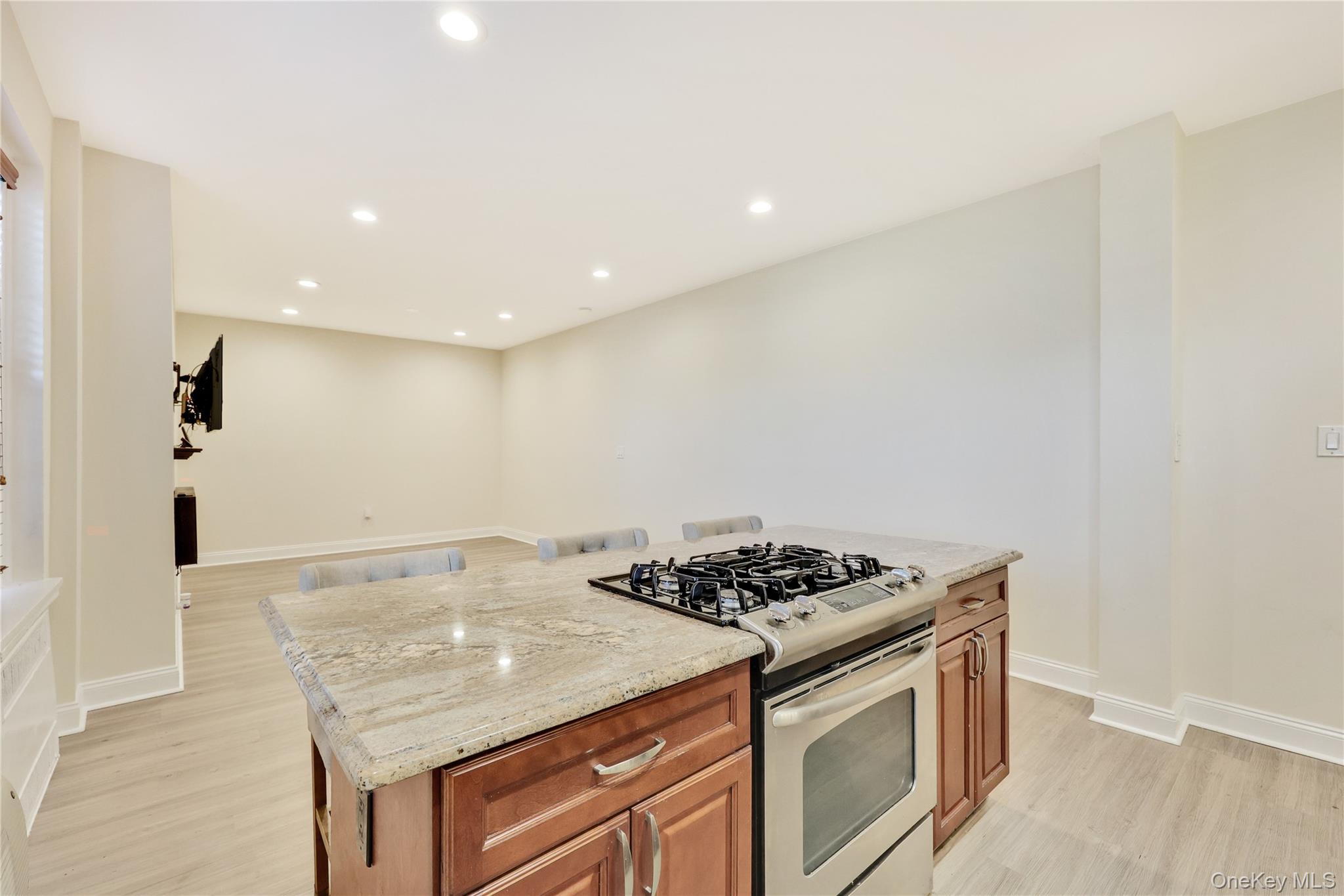 #15 photo, 819 Broadway, নাসাউ কাউন্টি Woodmere , NY 11598