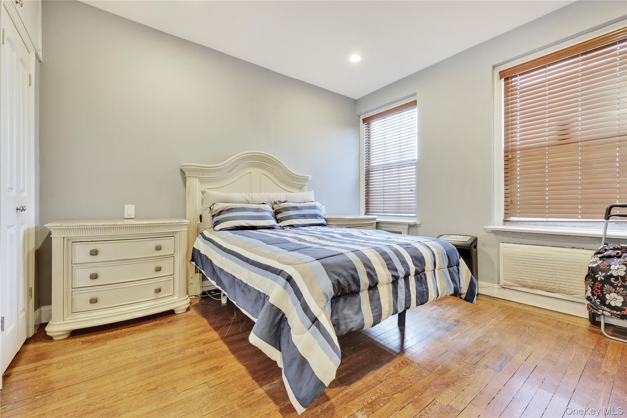 #19 photo, 819 Broadway, নাসাউ কাউন্টি Woodmere , NY 11598