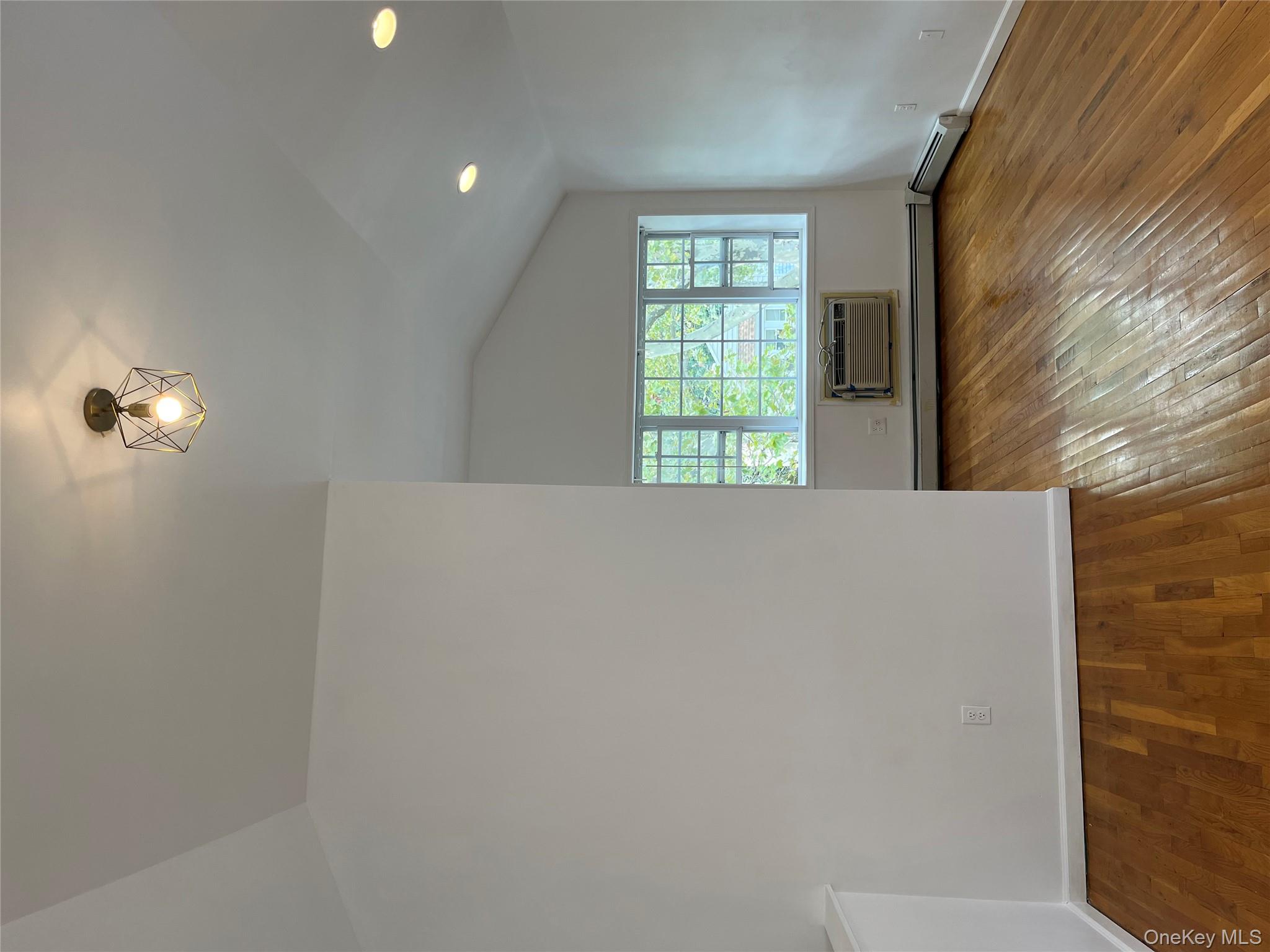 #1 photo, 8281 88th Place, কুইন্‌স Glendale , NY 11385