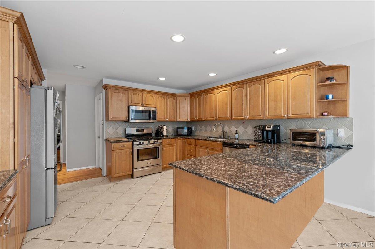 #4 photo, 24 Wisteria Drive, সাফোক কাউন্টি Remsenburg , NY 11960