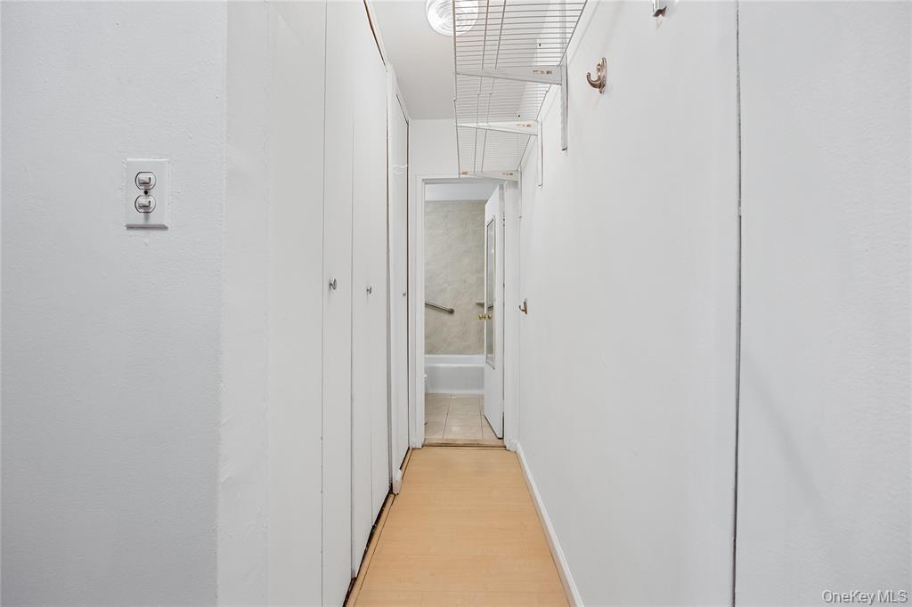 #8 photo, 142-05 Roosevelt Avenue, 法拉盛 Flushing , NY 11354