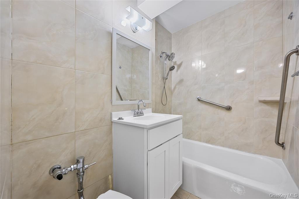 #9 photo, 142-05 Roosevelt Avenue, 法拉盛 Flushing , NY 11354