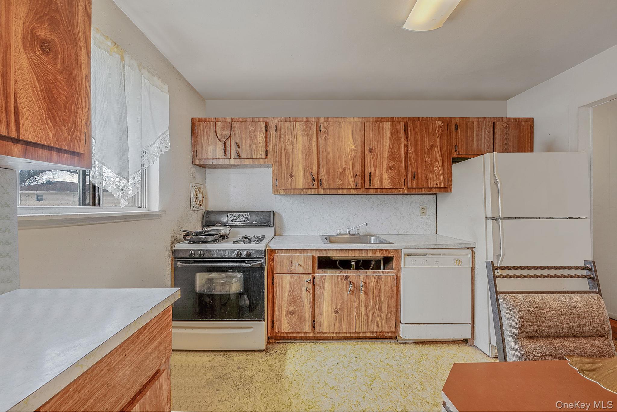 #10 photo, 42 Centerwood Street, West Babylon , NY 11704