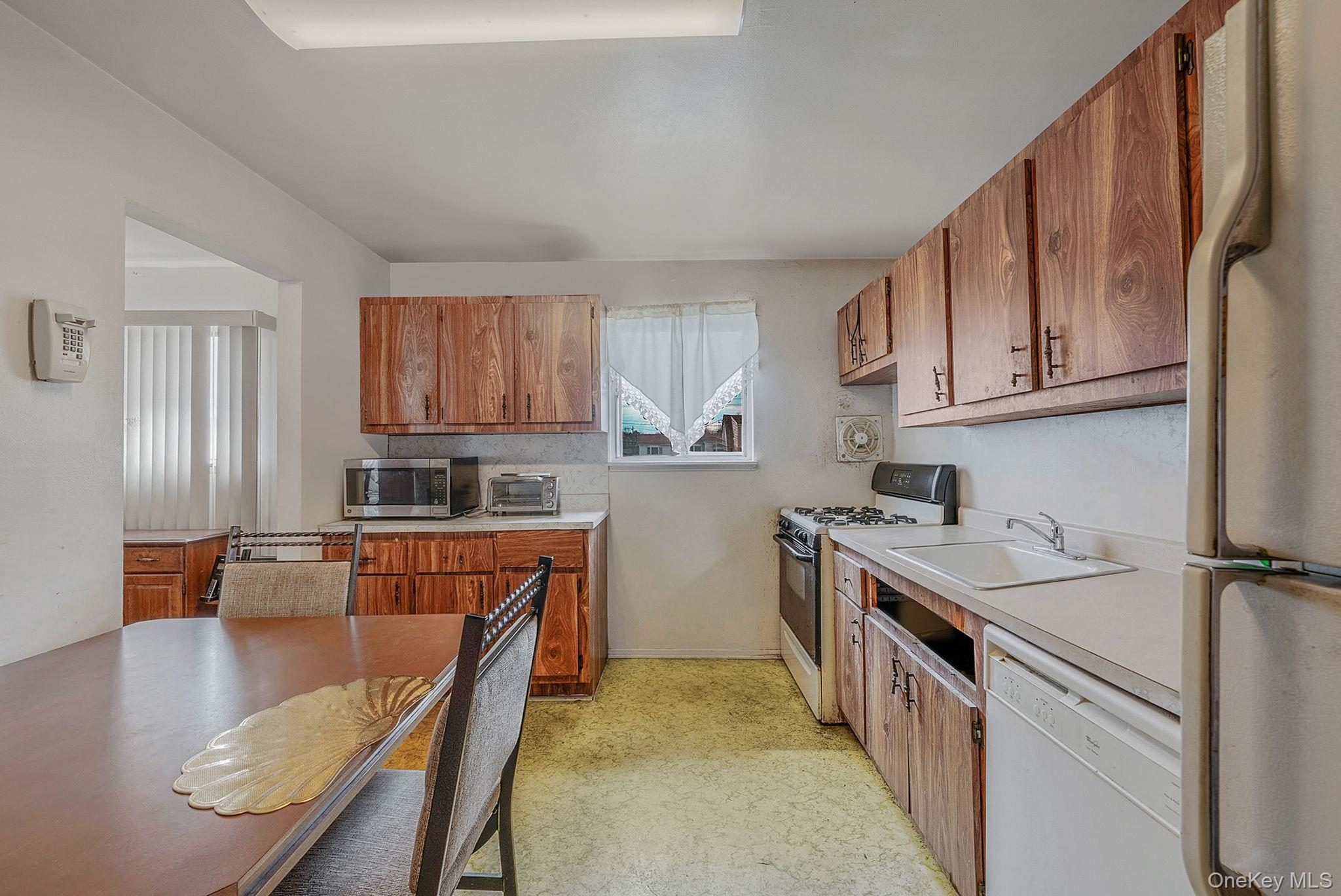 #8 photo, 42 Centerwood Street, West Babylon , NY 11704