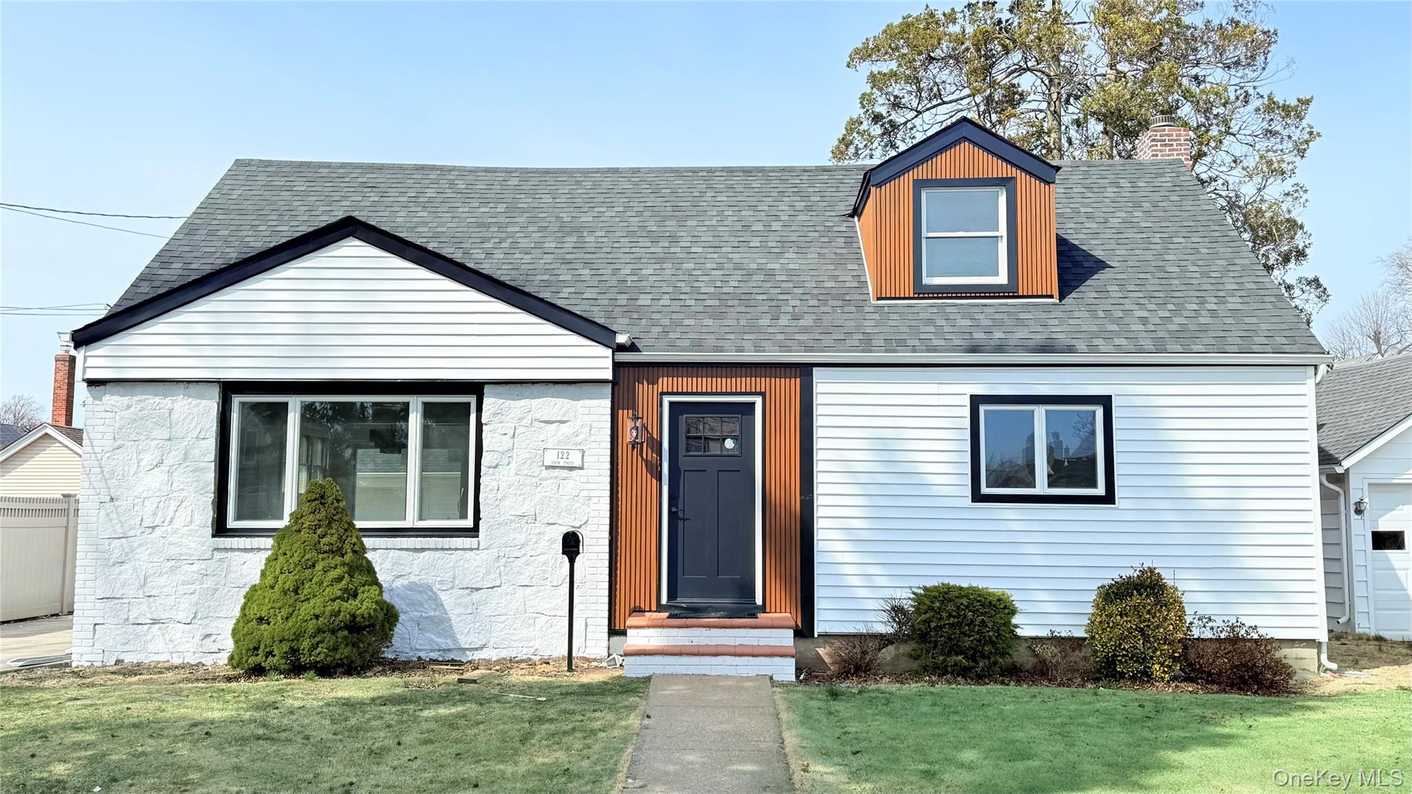 #2 photo, 122 6th Street, Hicksville , NY 11801