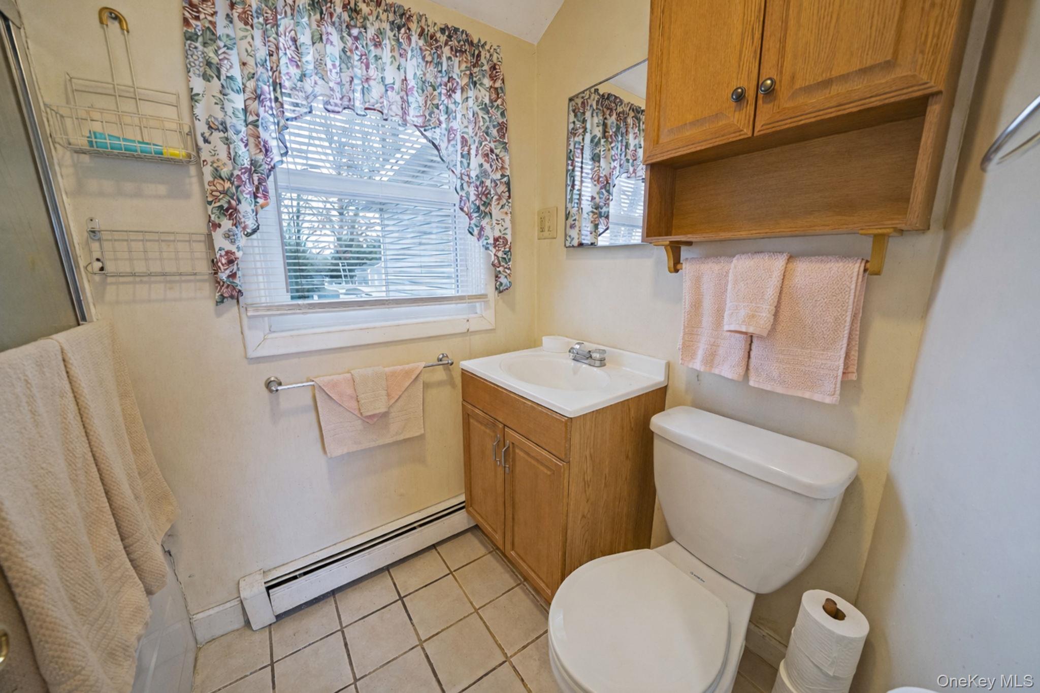 #11 photo, 16 Rexmere Avenue, সাফোক কাউন্টি Farmingville , NY 11738