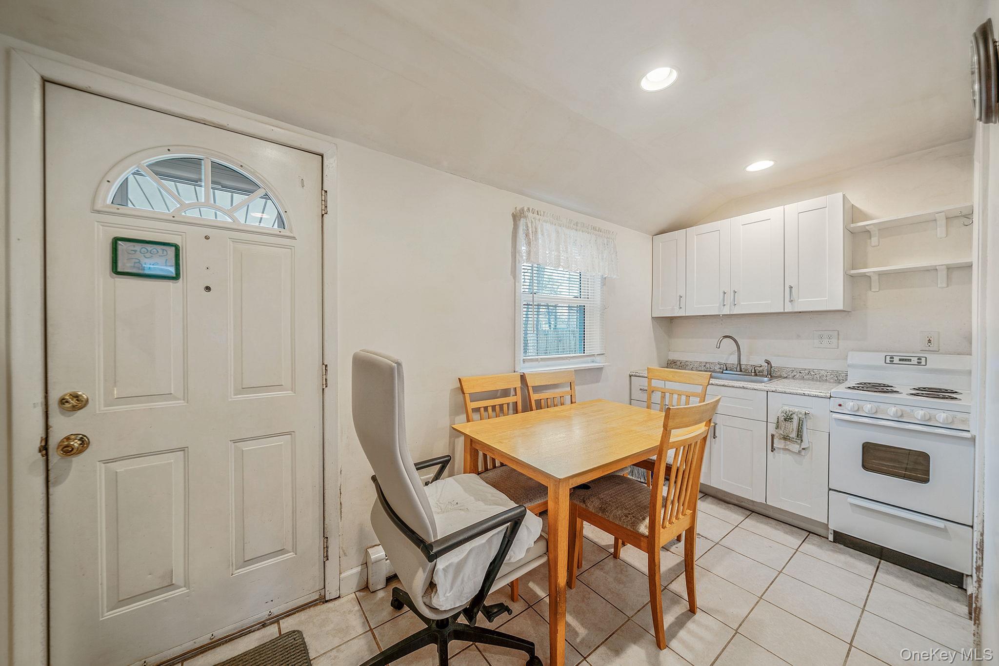 #5 photo, 16 Rexmere Avenue, সাফোক কাউন্টি Farmingville , NY 11738