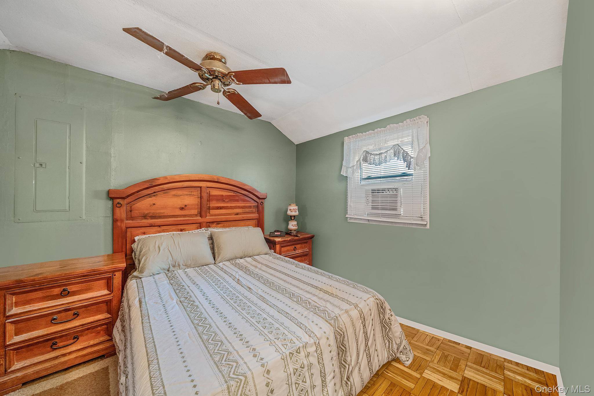 #9 photo, 16 Rexmere Avenue, সাফোক কাউন্টি Farmingville , NY 11738