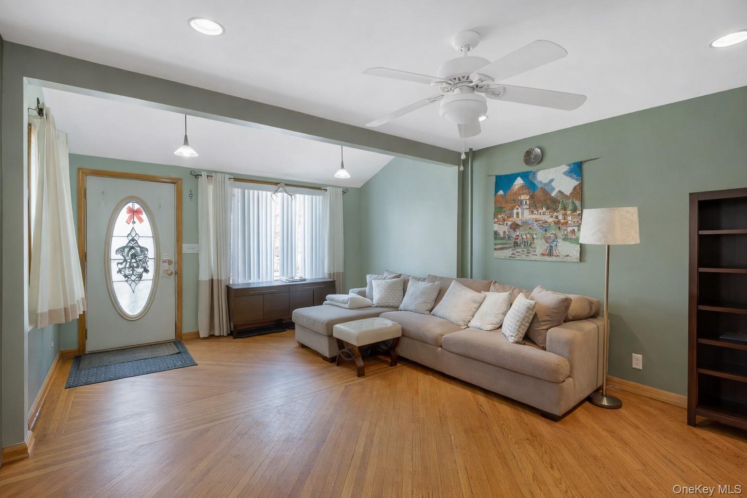 #2 photo, 1662 E 36th Street, הברונקס Brooklyn , NY 11234