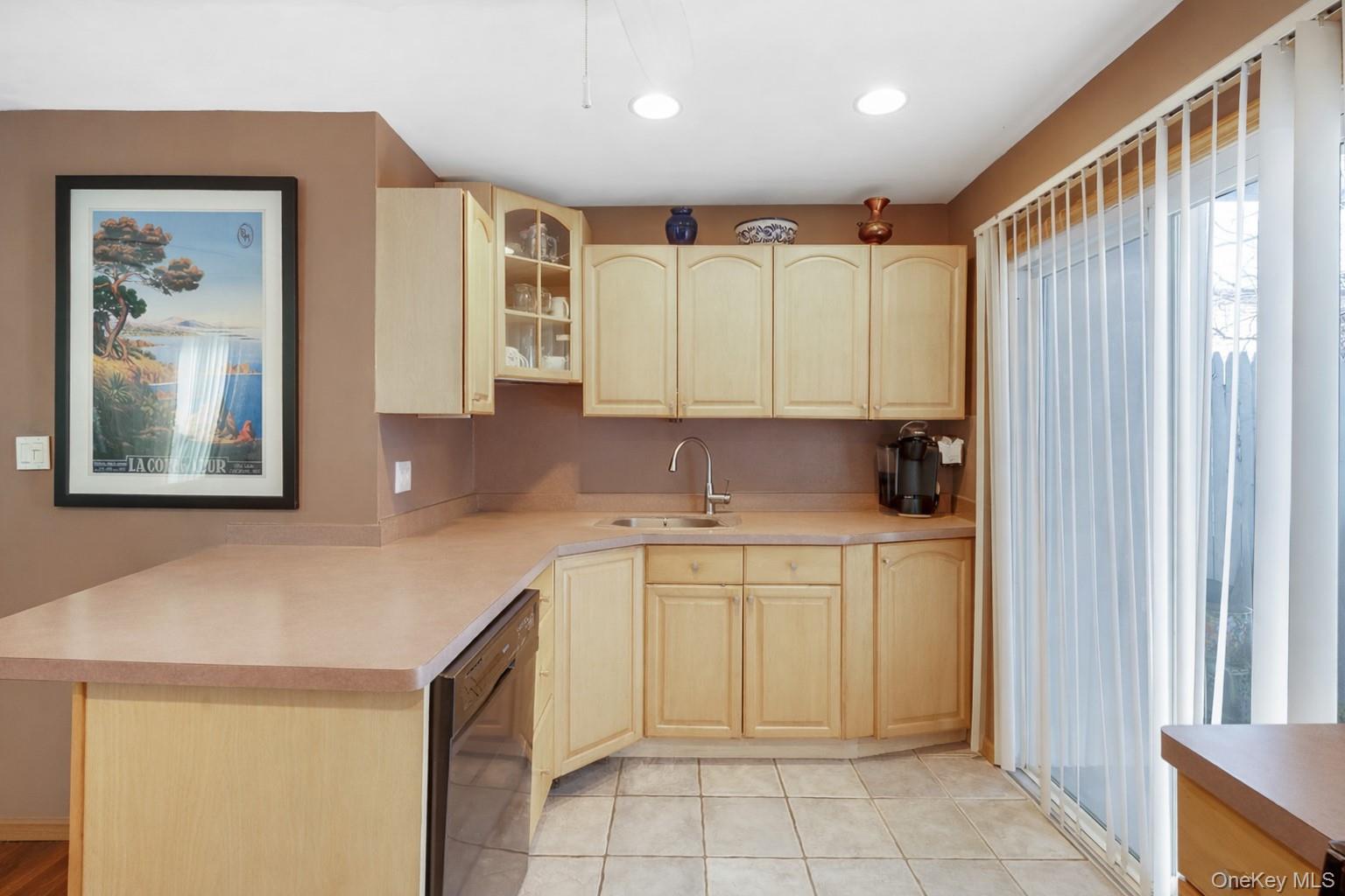 #4 photo, 1662 E 36th Street, הברונקס Brooklyn , NY 11234