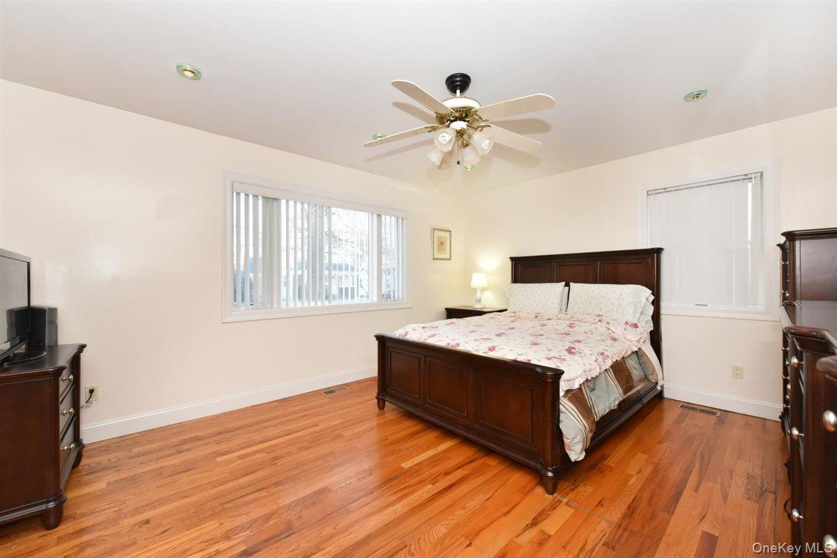 #10 photo, 300 Pennsylvania Avenue, নাসাউ কাউন্টি Mineola , NY 11501