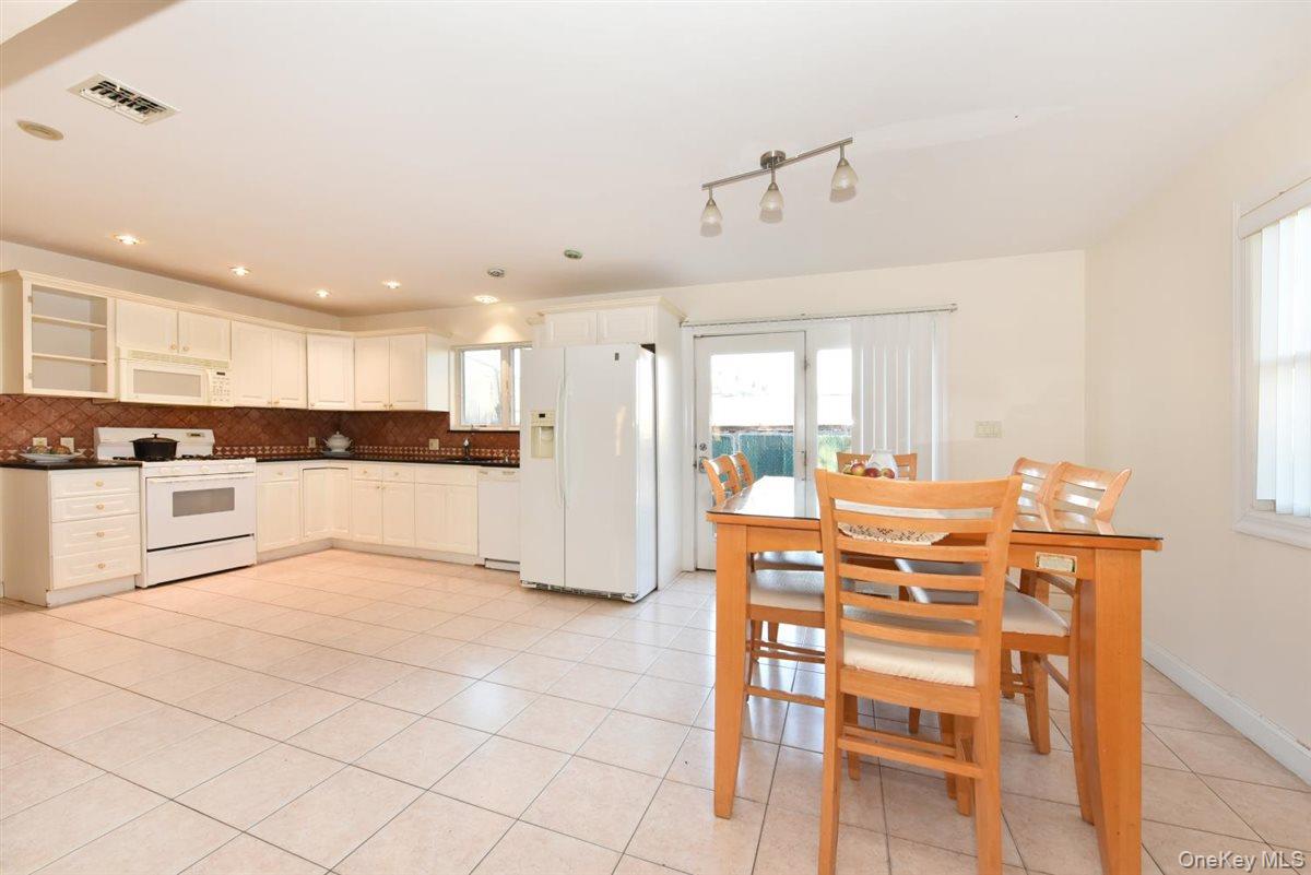 #9 photo, 300 Pennsylvania Avenue, নাসাউ কাউন্টি Mineola , NY 11501