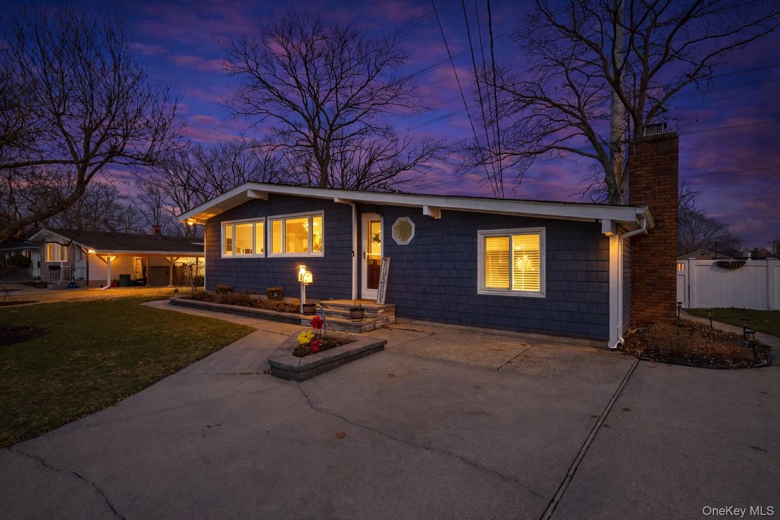 #1 photo, 8 Duane Drive, 東長島 Ronkonkoma , NY 11779