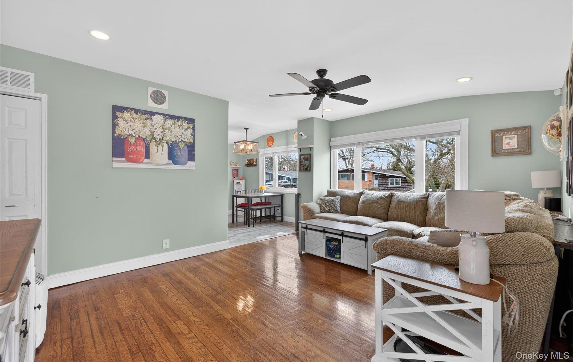 #5 photo, 8 Duane Drive, 東長島 Ronkonkoma , NY 11779