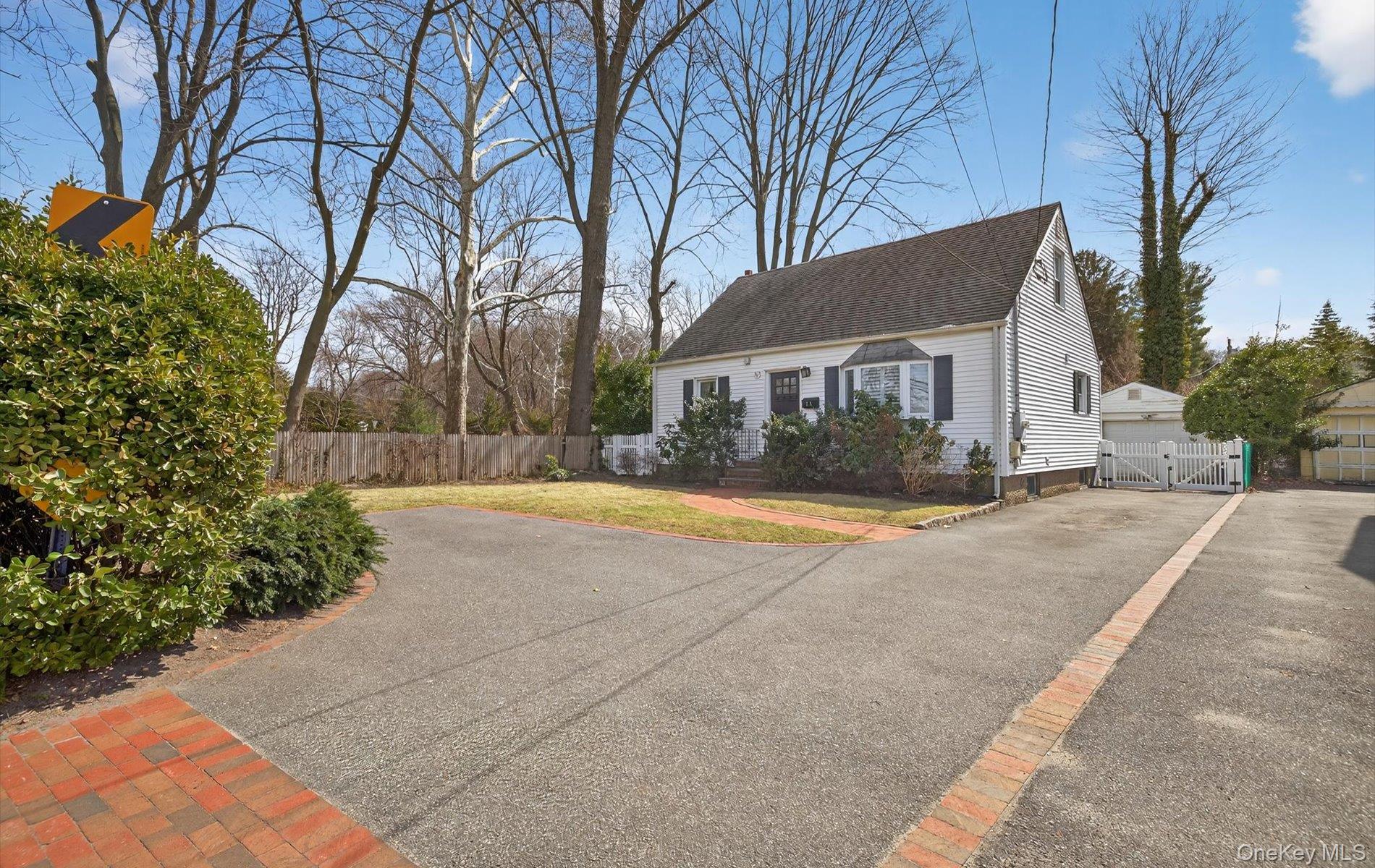 #1 photo, 28 Harbor Road, নাসাউ কাউন্টি Port Washington , NY 11050