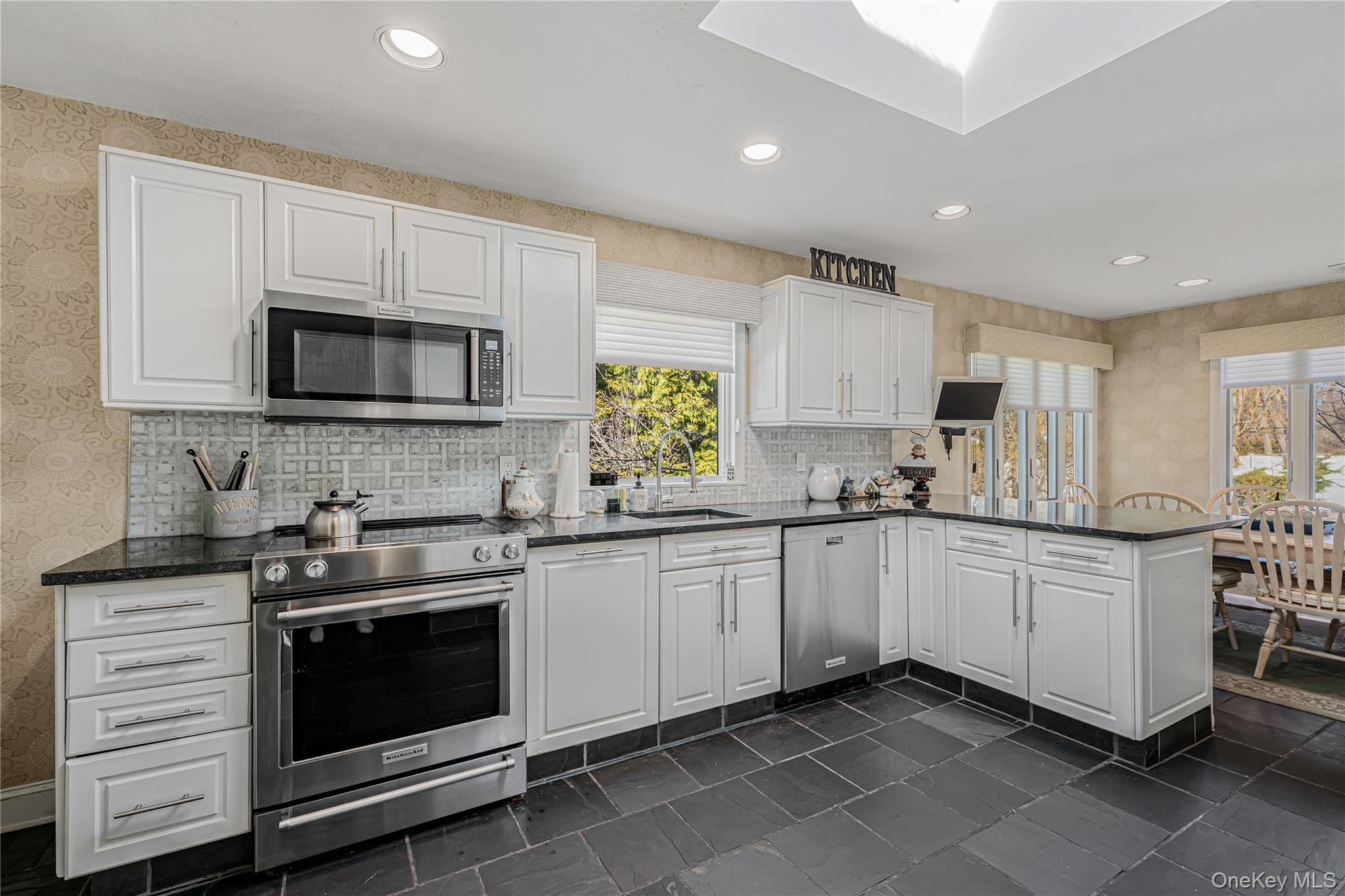 #5 photo, 18 Woodland Road, নাসাউ কাউন্টি Roslyn , NY 11576