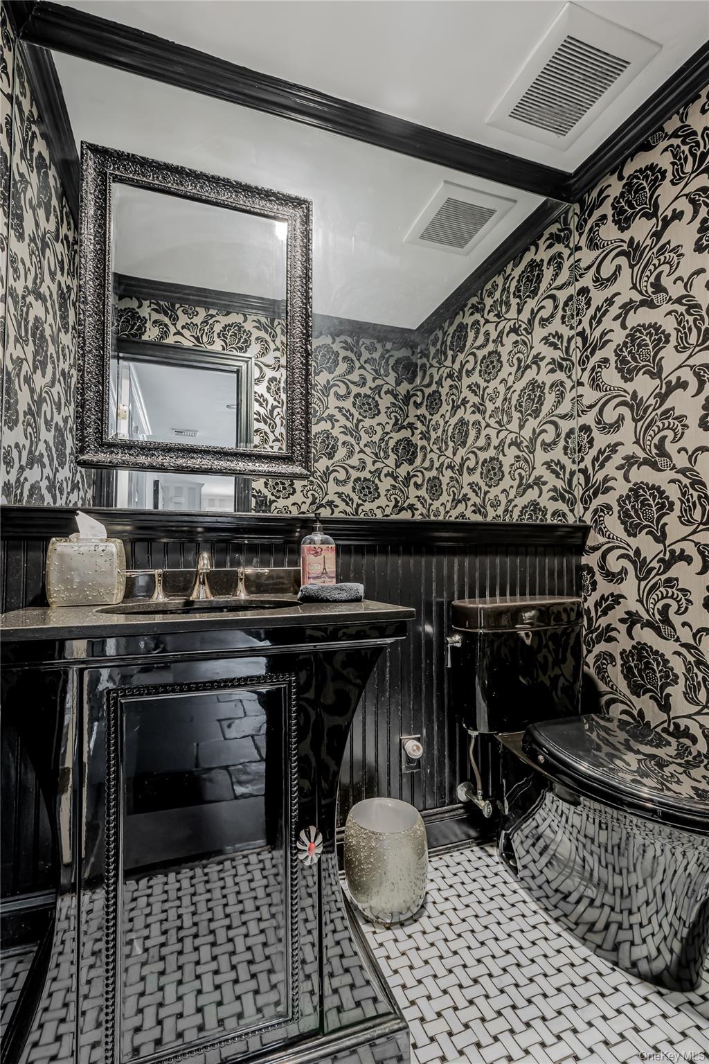 #8 photo, 18 Woodland Road, নাসাউ কাউন্টি Roslyn , NY 11576