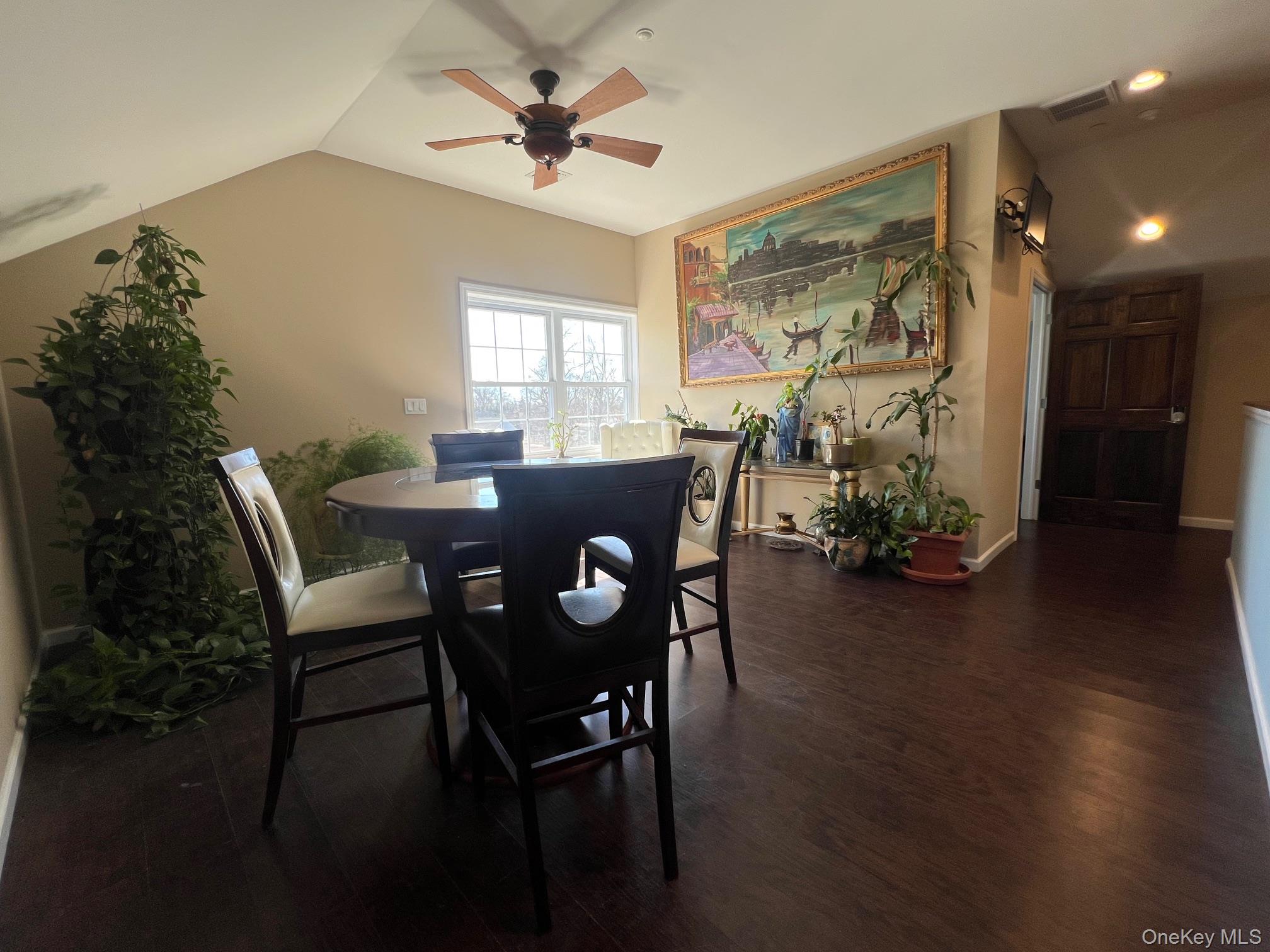 #10 photo, 5720 Old Sunrise Highway, নাসাউ কাউন্টি Massapequa , NY 11758