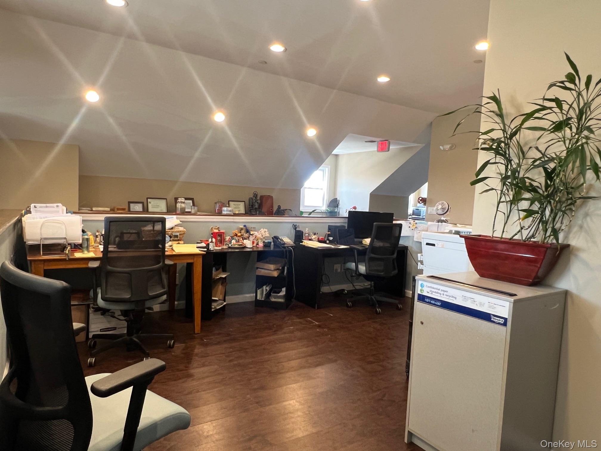 #12 photo, 5720 Old Sunrise Highway, নাসাউ কাউন্টি Massapequa , NY 11758