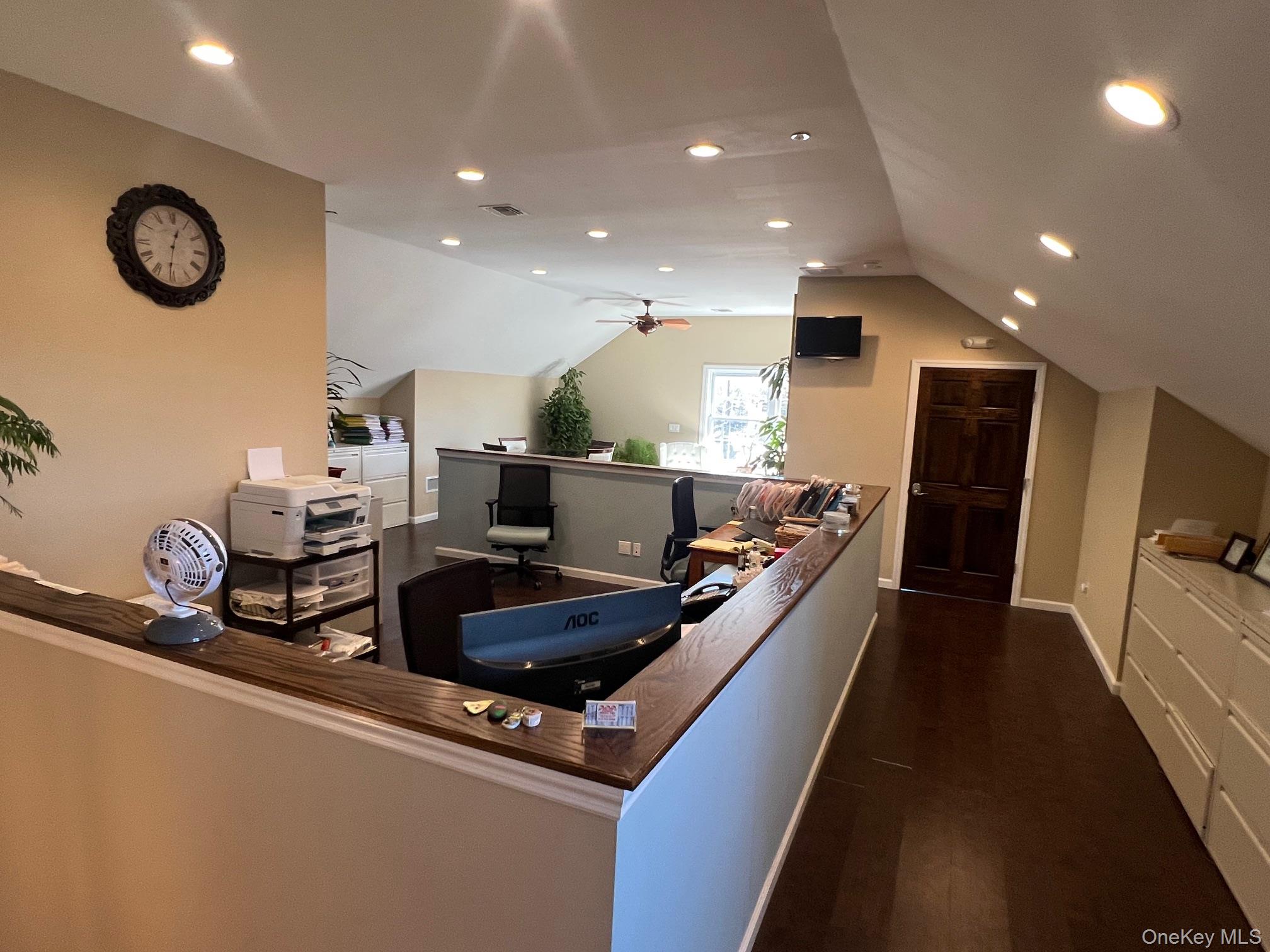 #14 photo, 5720 Old Sunrise Highway, নাসাউ কাউন্টি Massapequa , NY 11758