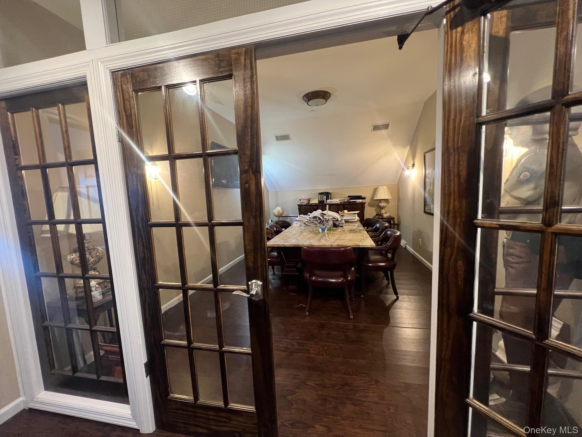 #6 photo, 5720 Old Sunrise Highway, নাসাউ কাউন্টি Massapequa , NY 11758