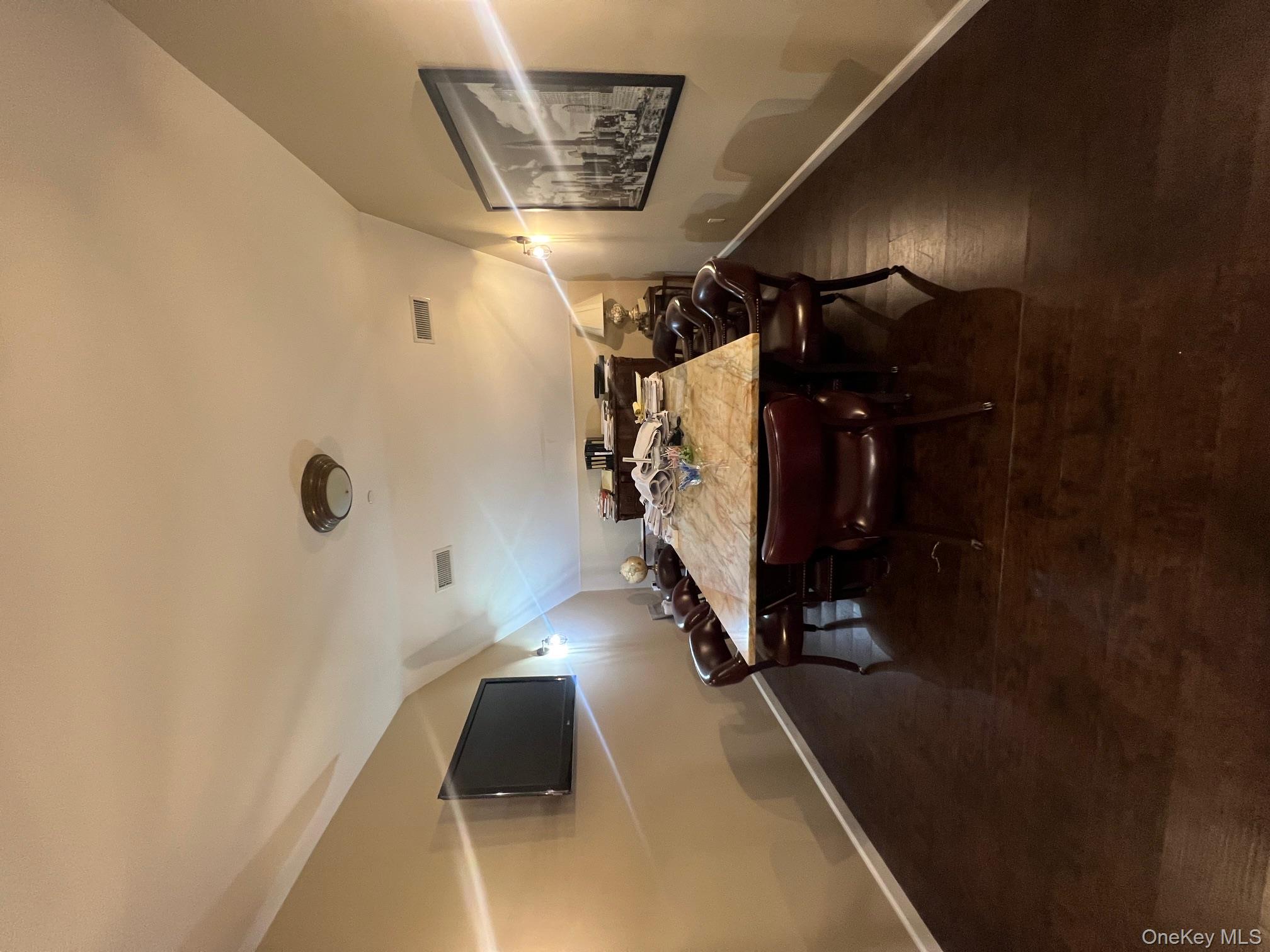 #7 photo, 5720 Old Sunrise Highway, নাসাউ কাউন্টি Massapequa , NY 11758