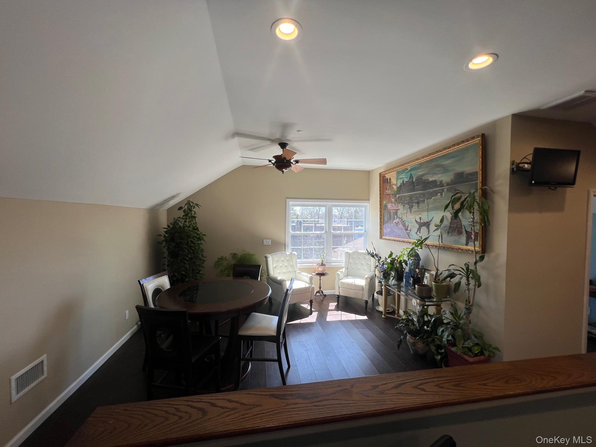 #9 photo, 5720 Old Sunrise Highway, নাসাউ কাউন্টি Massapequa , NY 11758