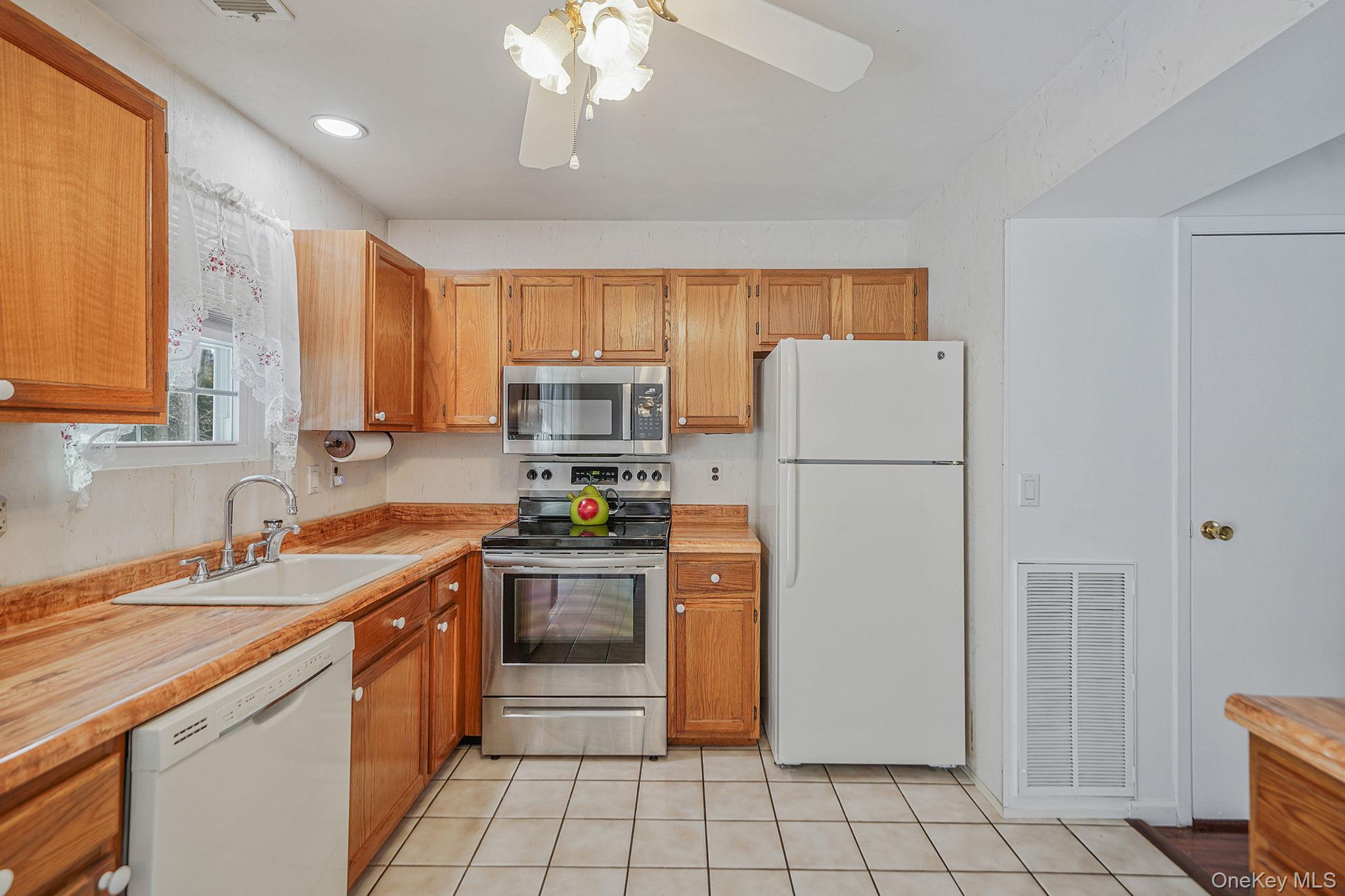 #9 photo, 8 Huntington Commons, Саффолк ‖ Yaphank , NY 11980