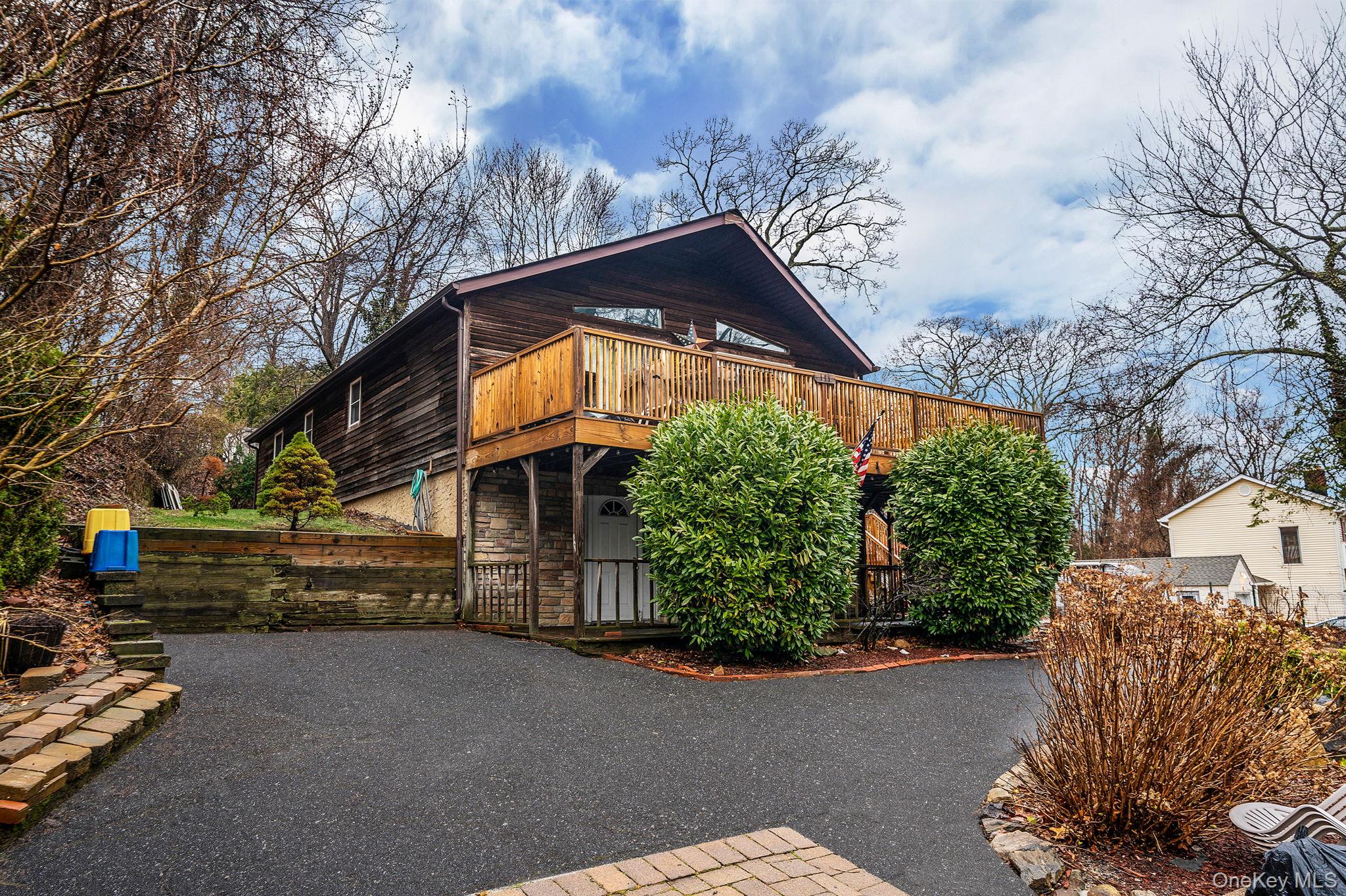 #2 photo, 111 Friendship Drive, সাফোক কাউন্টি Rocky Point , NY 11778