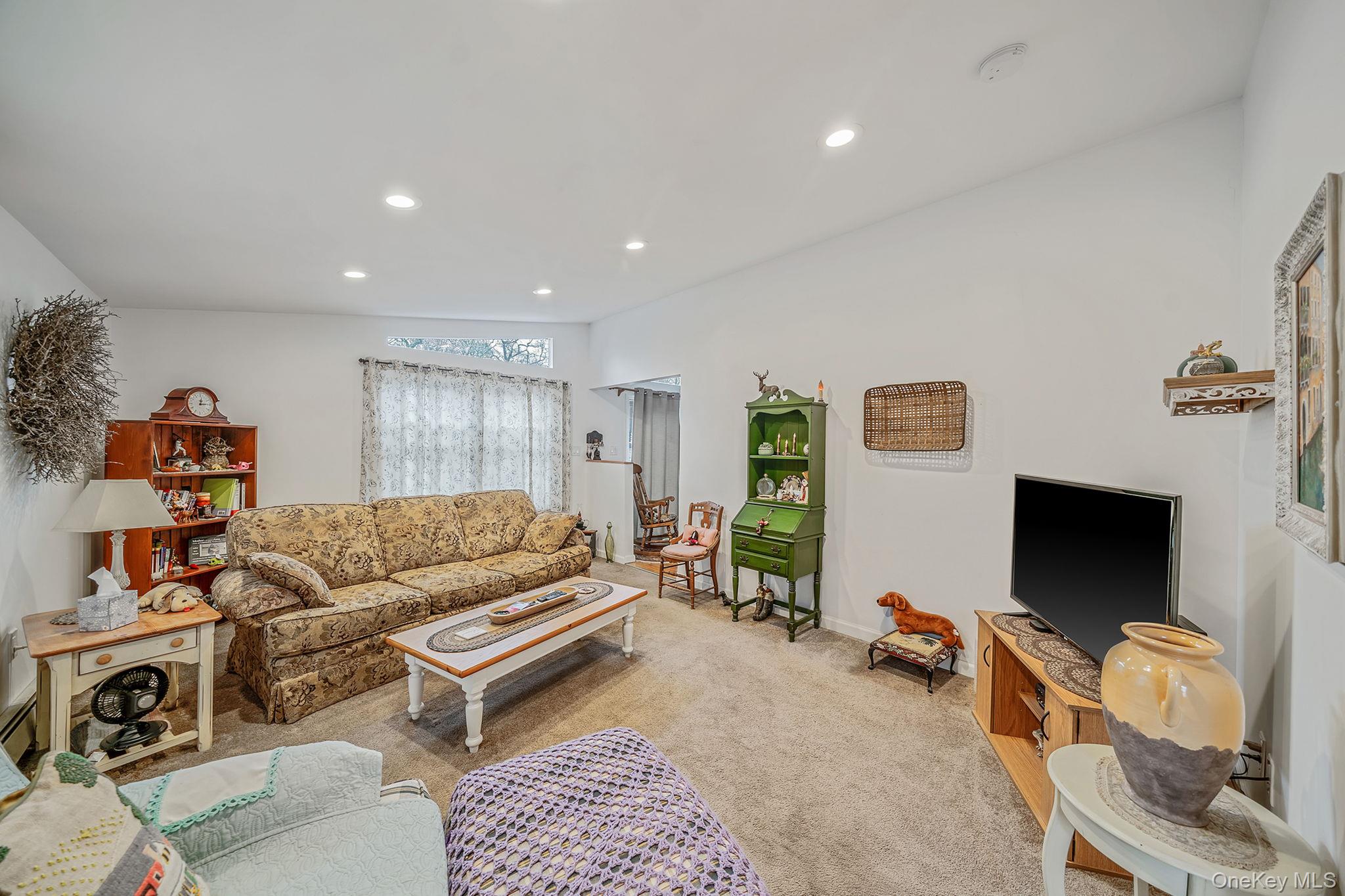 #4 photo, 111 Friendship Drive, সাফোক কাউন্টি Rocky Point , NY 11778